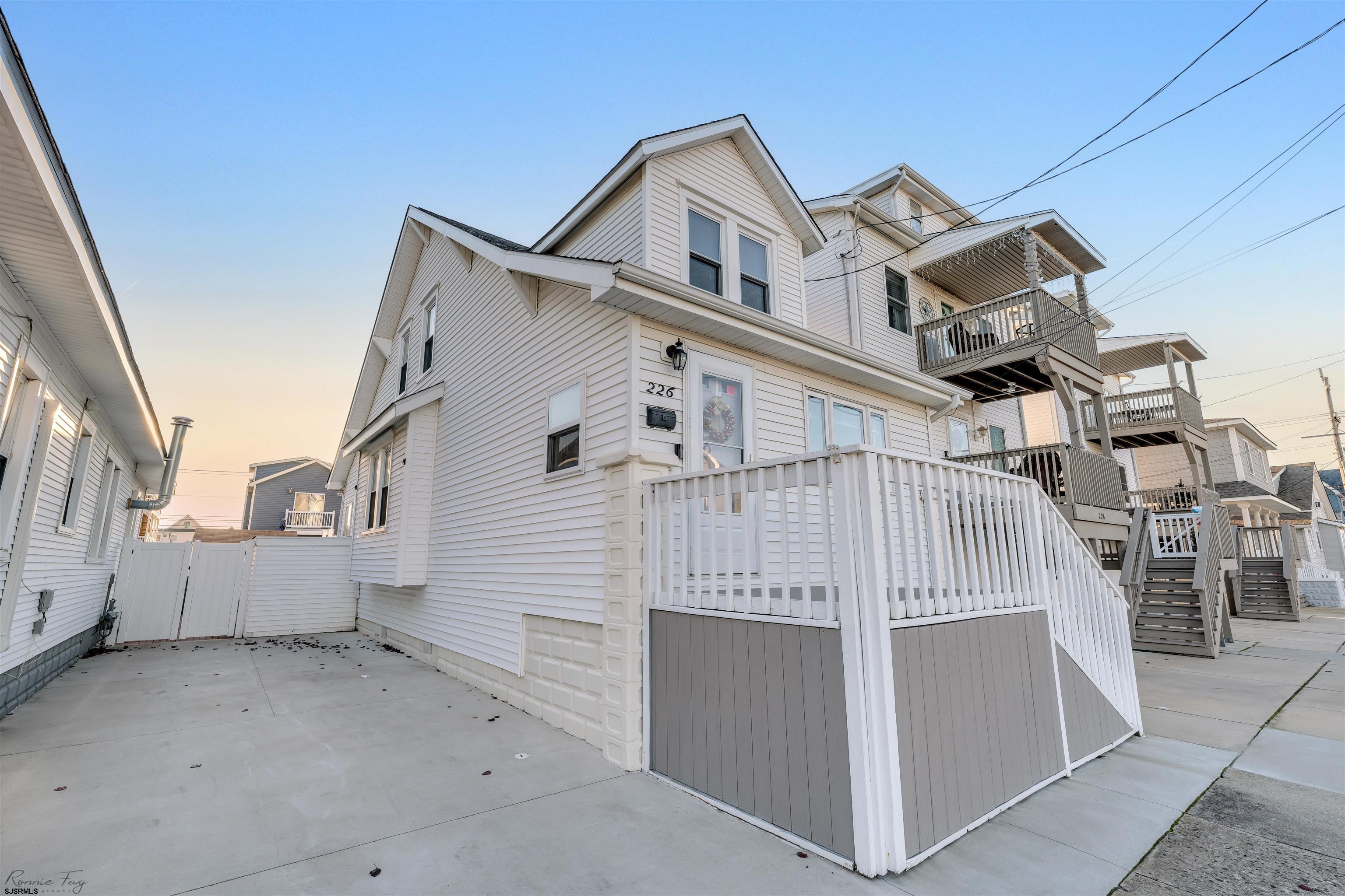 226 W Magnolia Ave