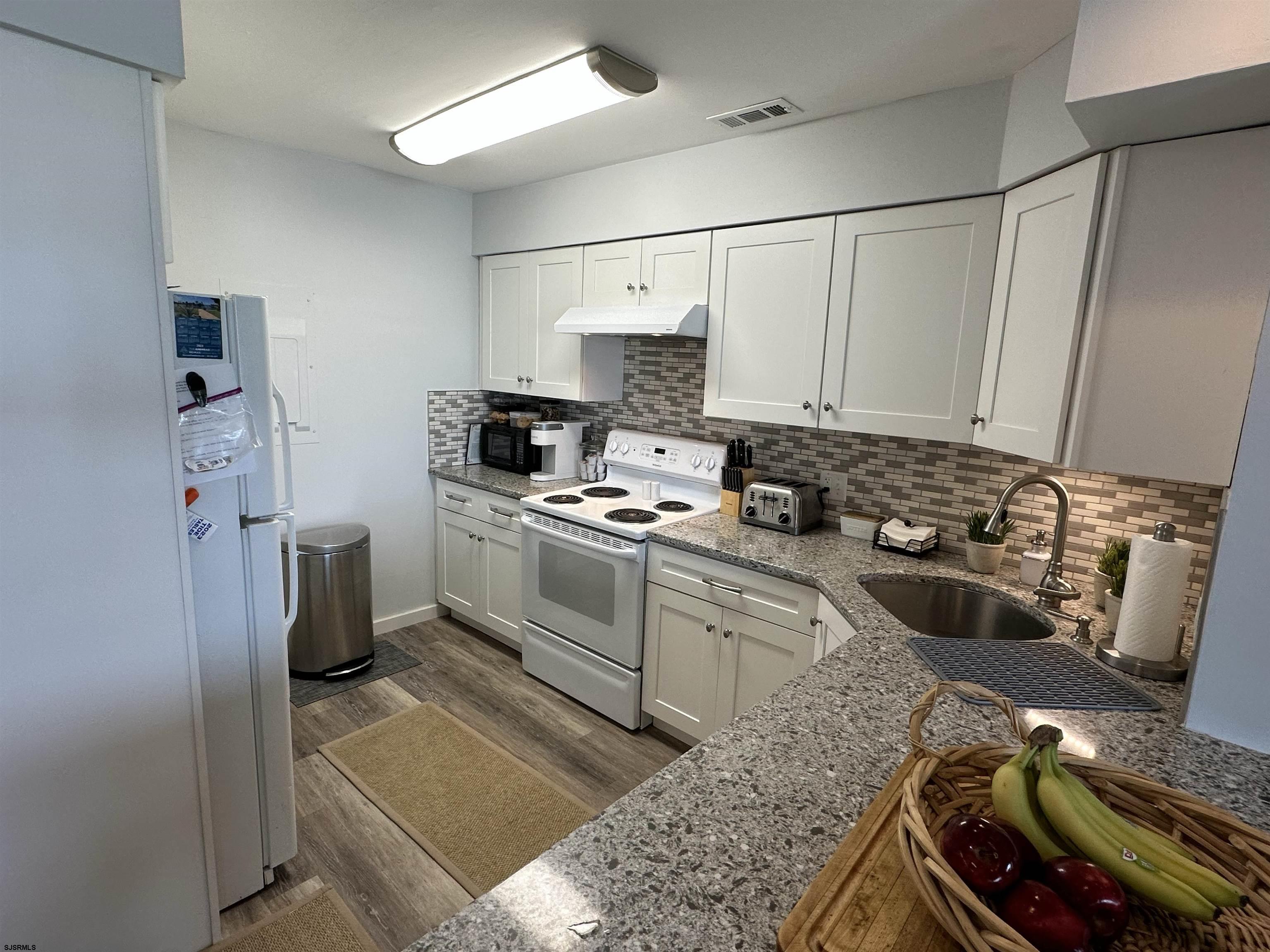 1208 Harbour Cv S Cv