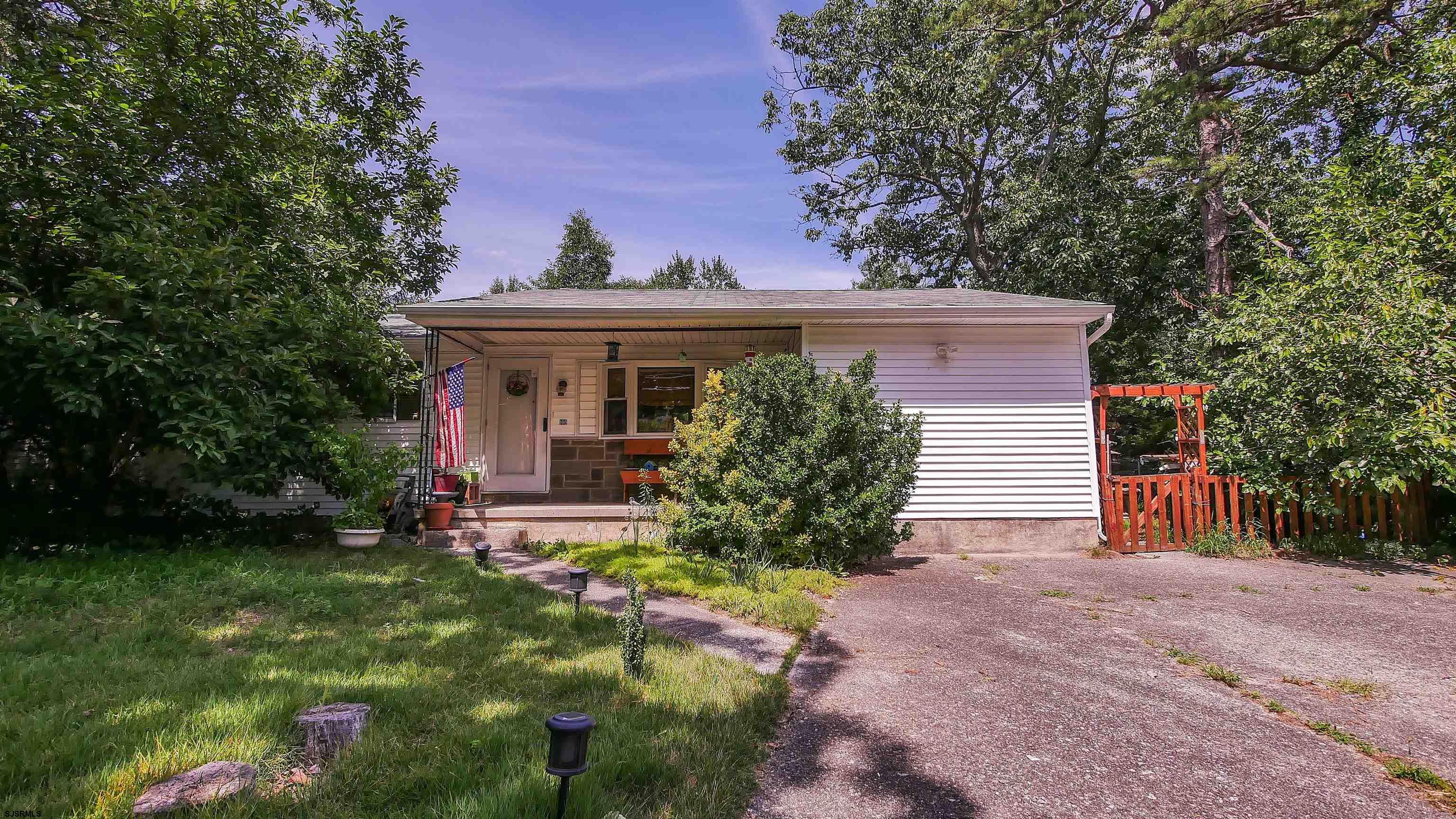 100 Collings Dr 