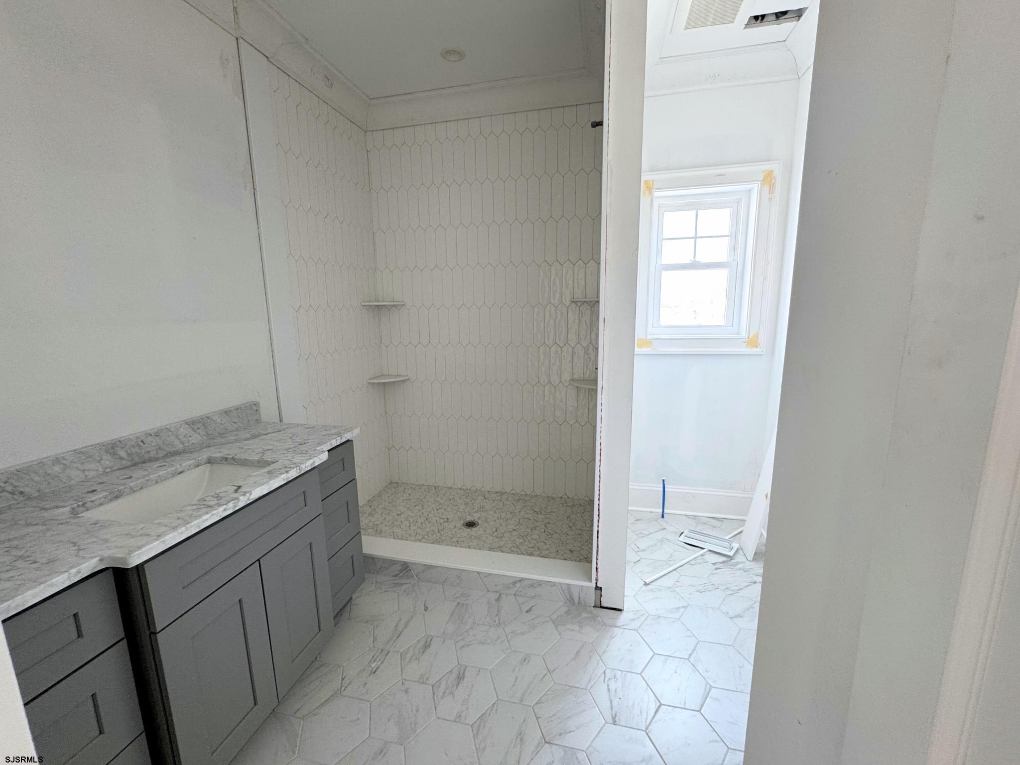 5533-35 Simpson Ave