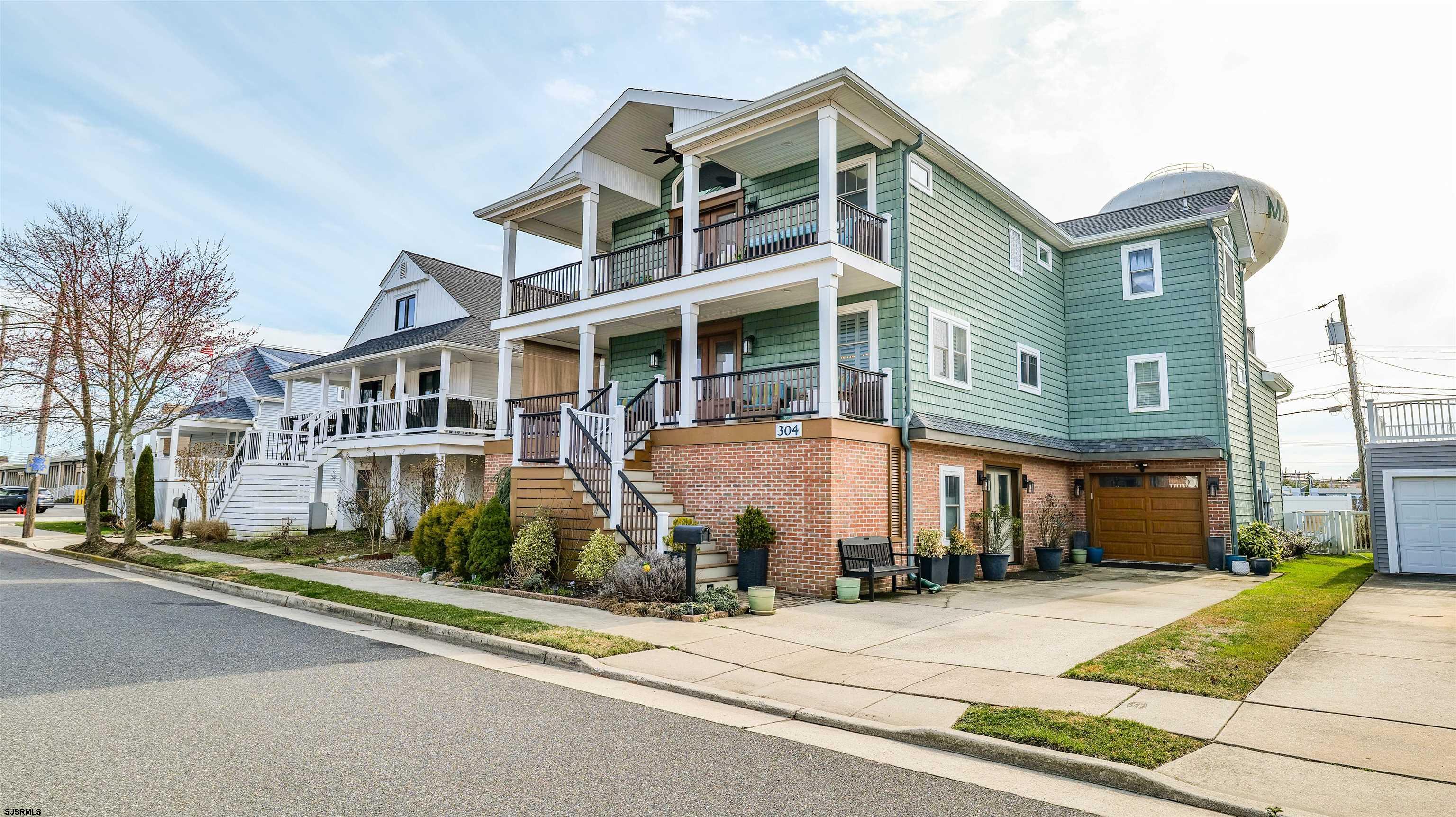 304 N Essex