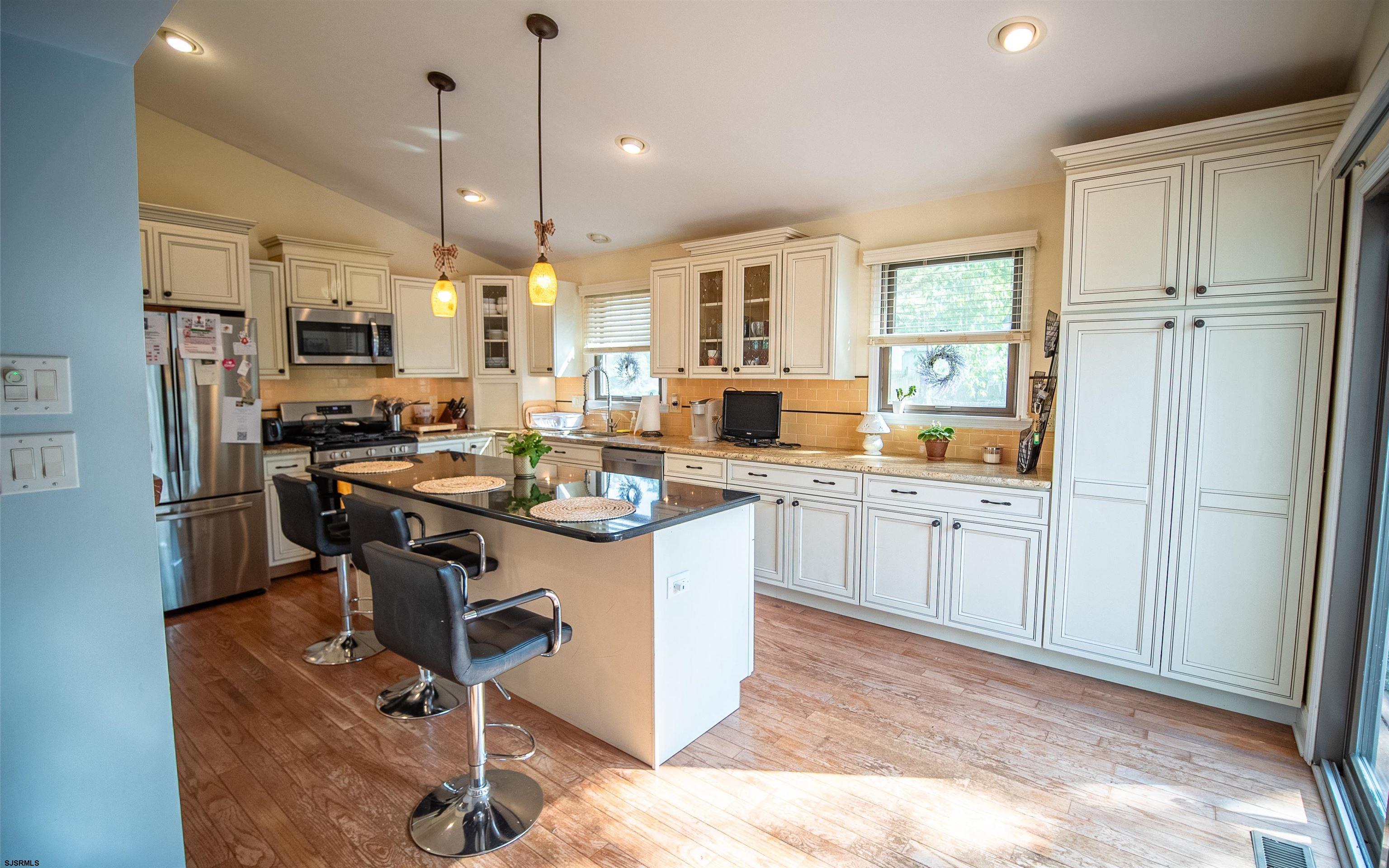 104 Braddock Avenue - Picture 