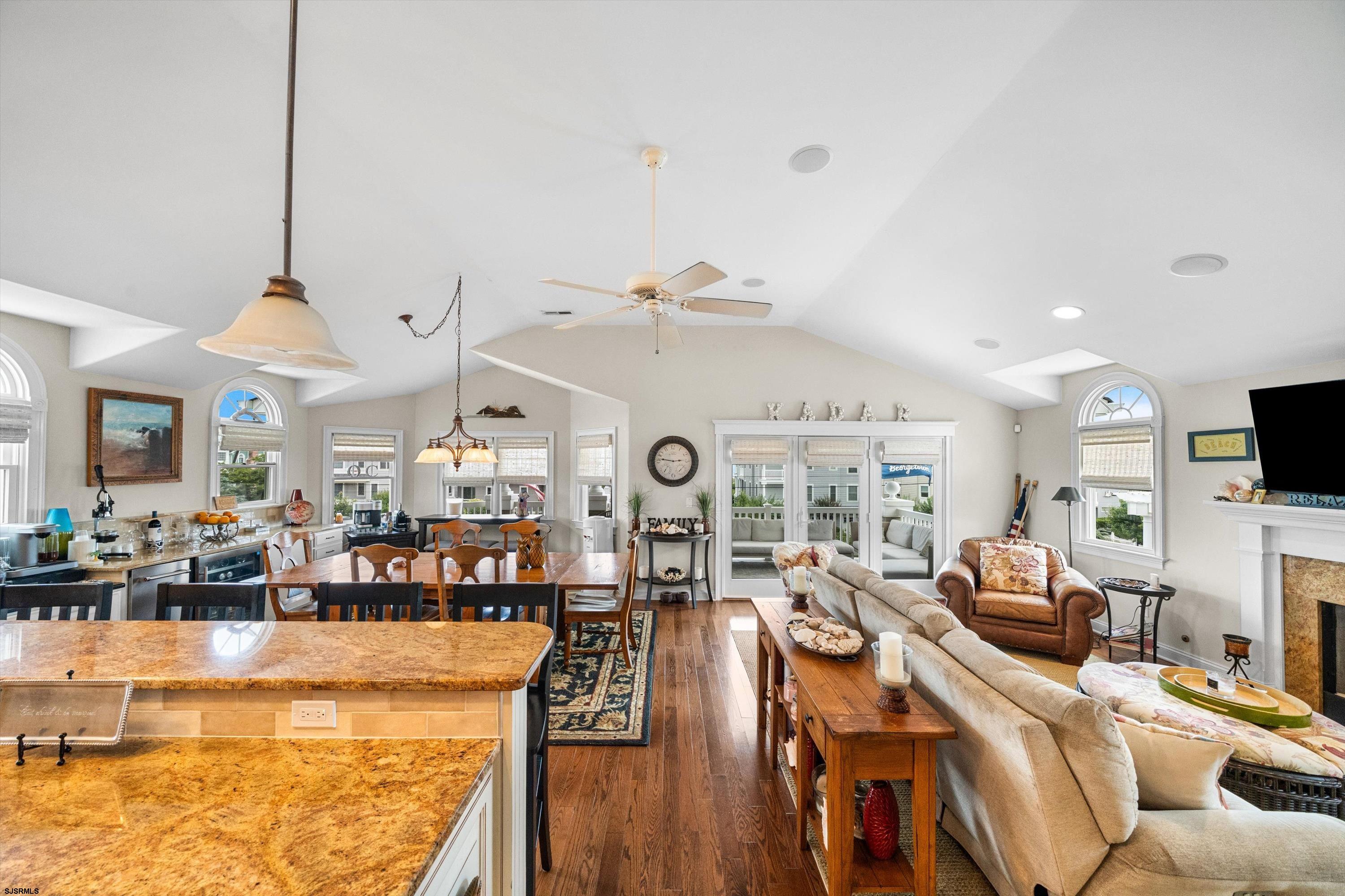 2610 Wesley Avenue - Picture 