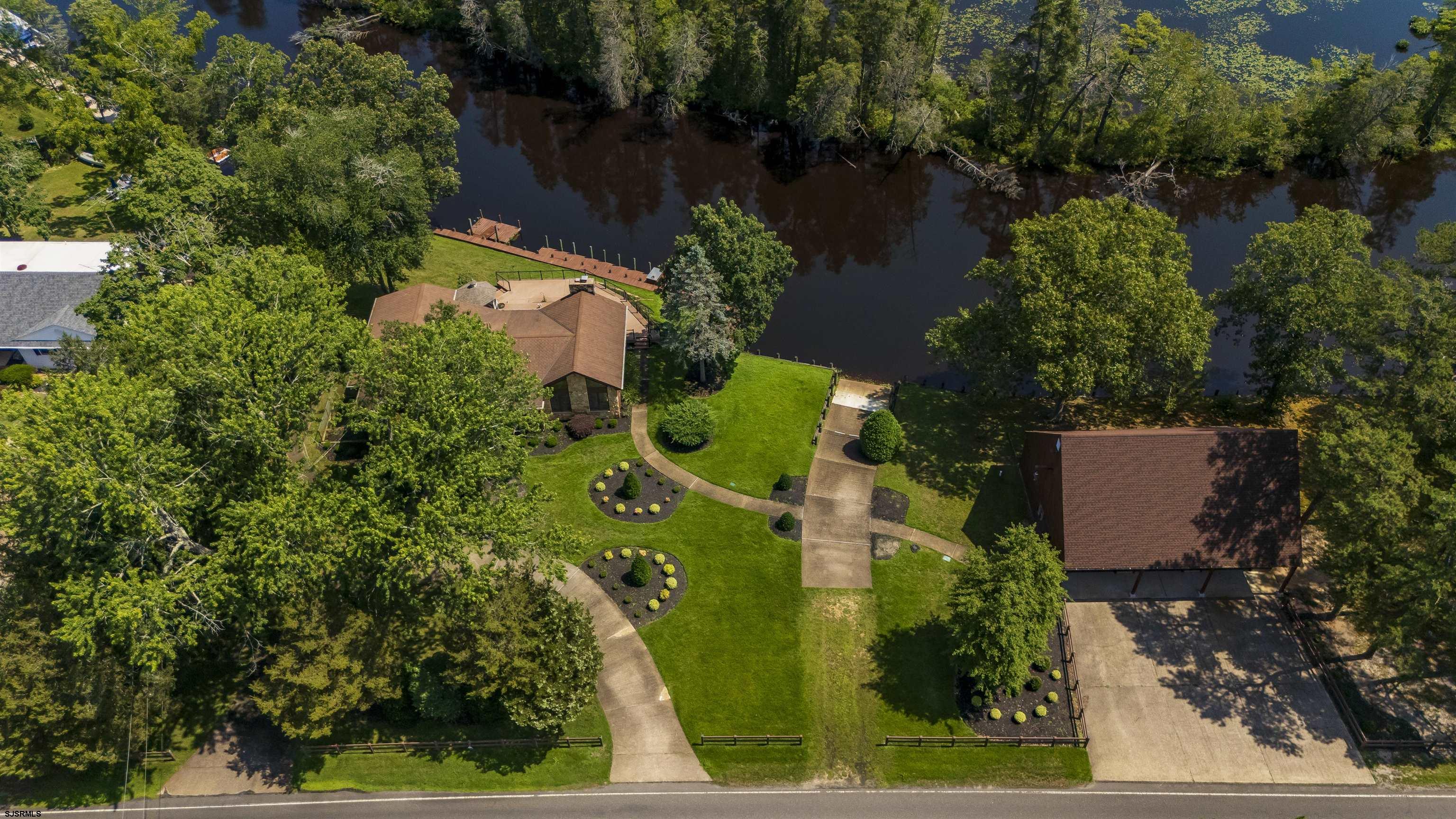 listing main picture