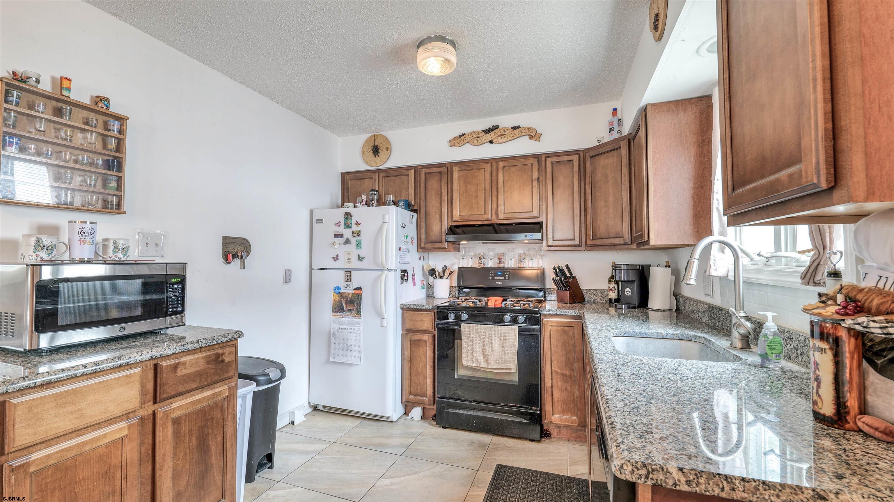 106-108 N Dudley Avenue - Picture 