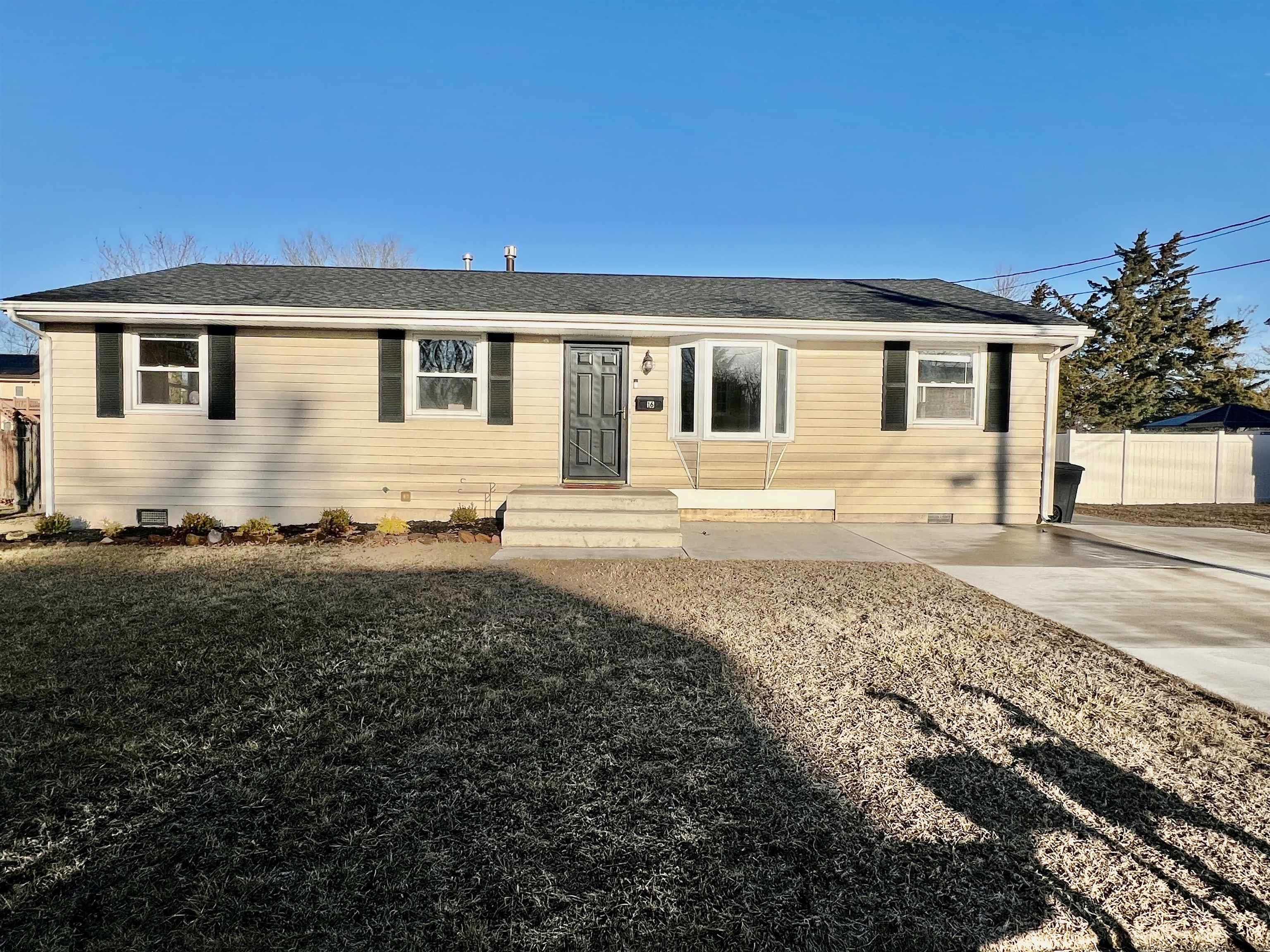 16 Schoolhouse Dr Dr - Somers Point
