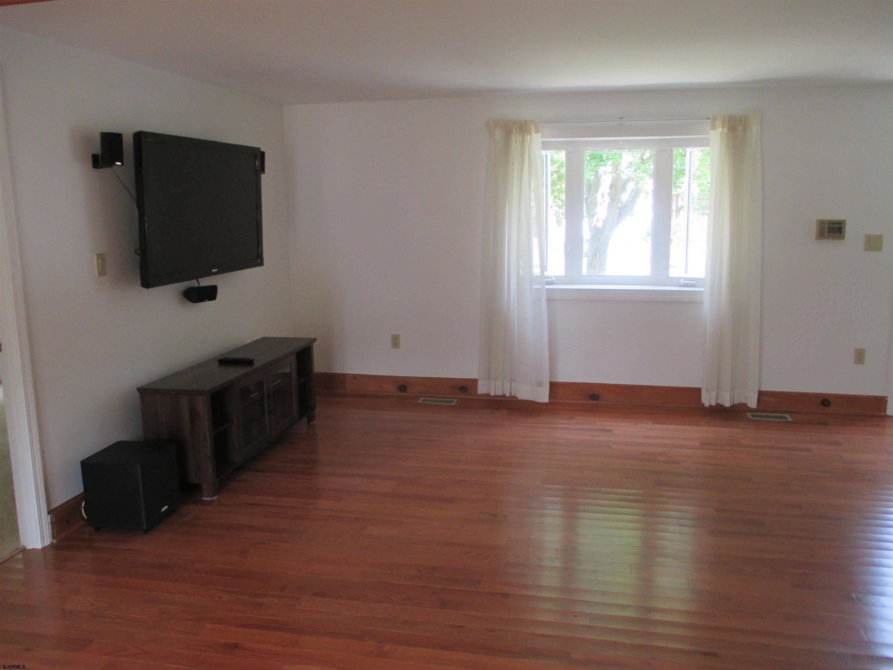  - Picture 4