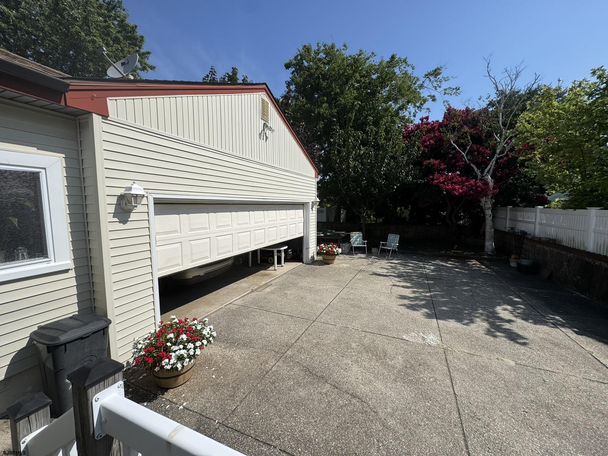 525 E Atlantic Blvd - Picture 