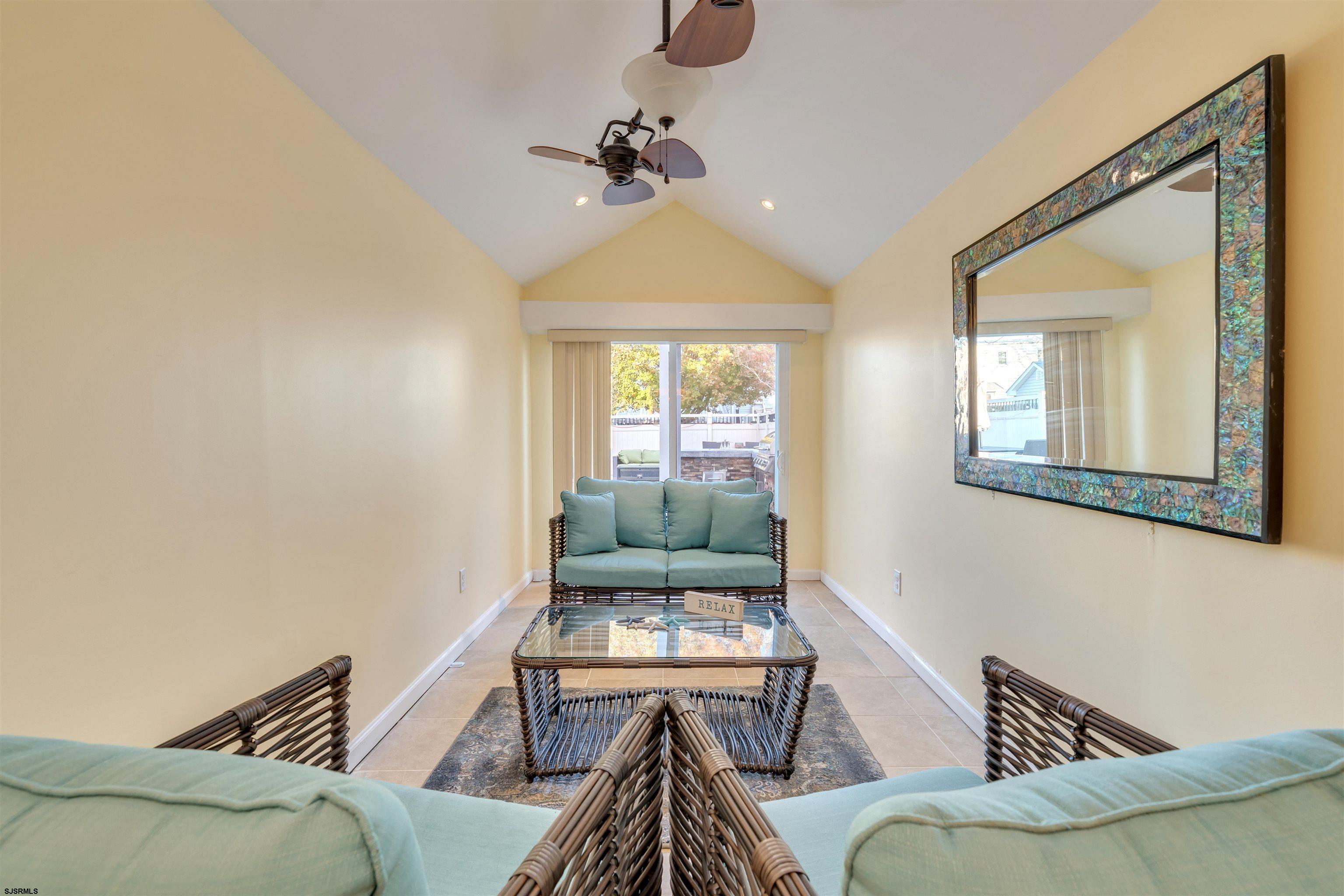 229 N Fredericksburg Ave