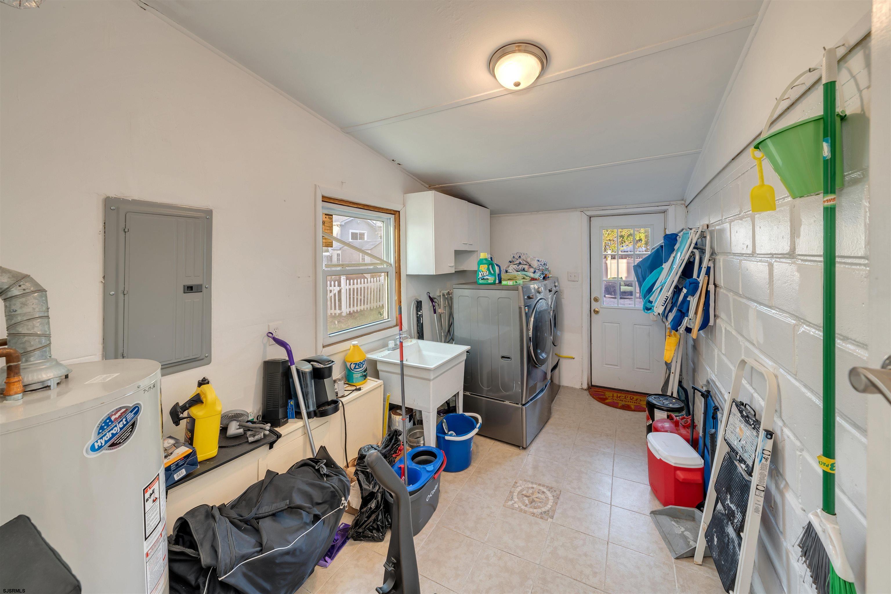 229 N Fredericksburg Ave