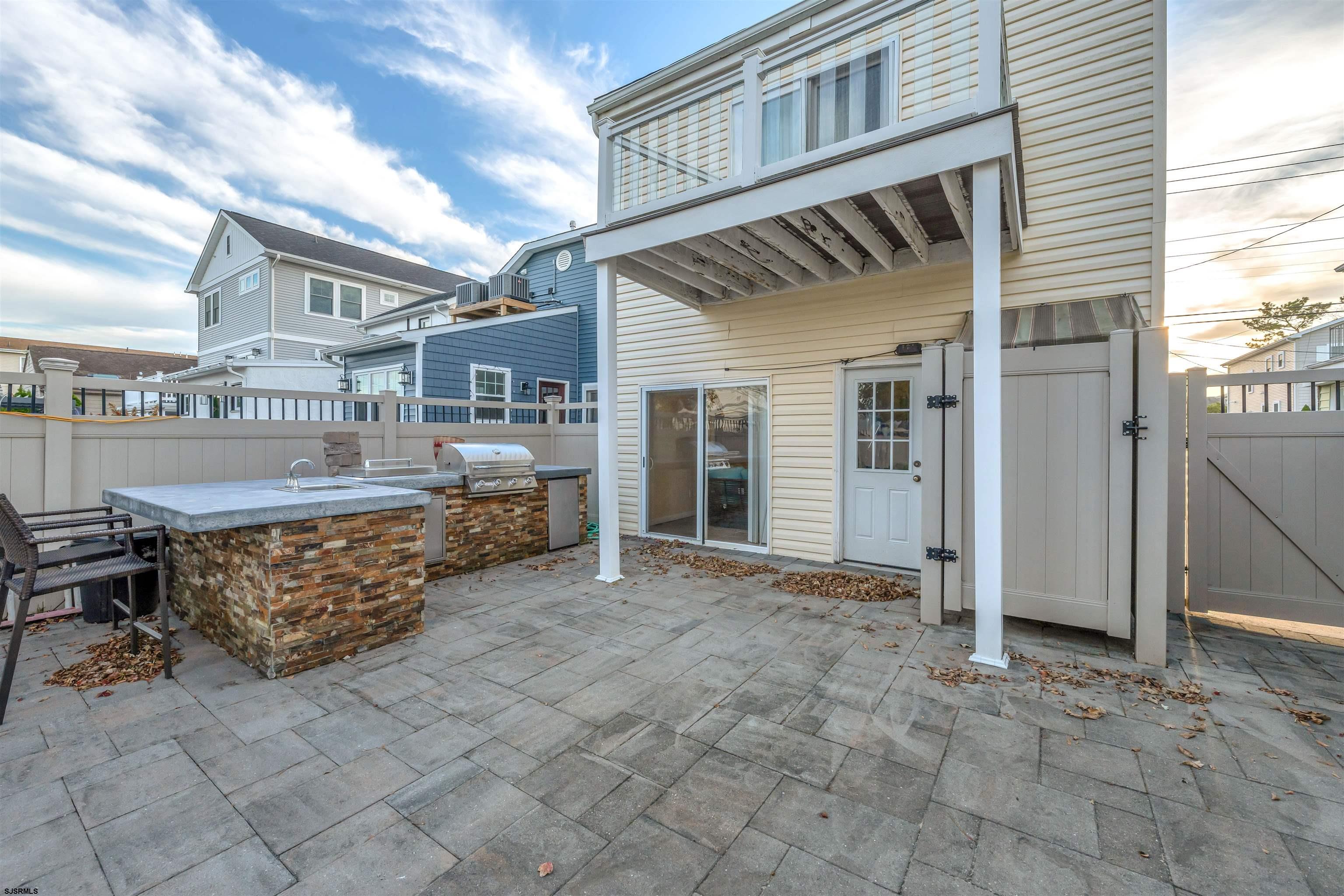 229 N Fredericksburg Ave