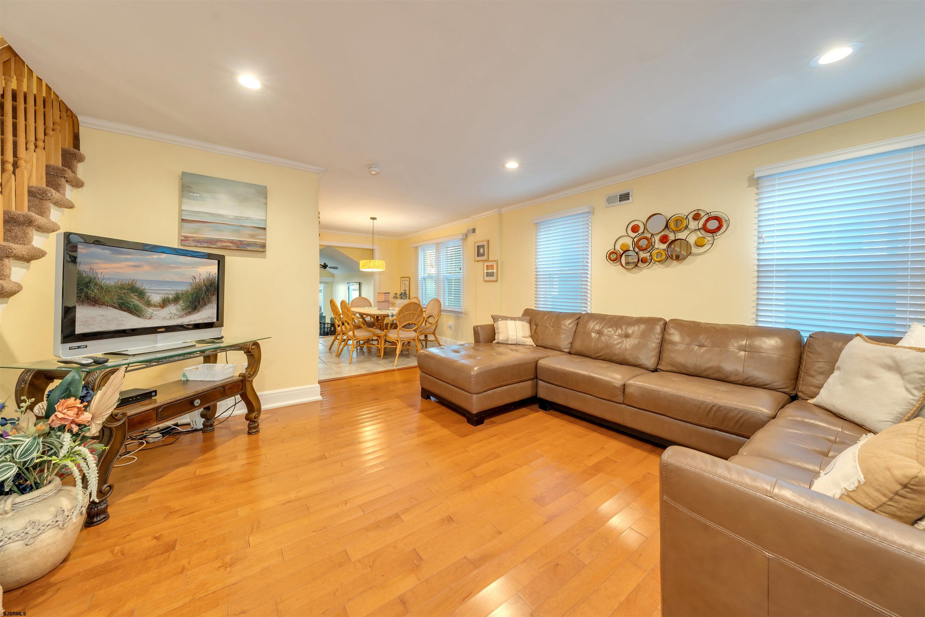 229 N Fredericksburg Ave