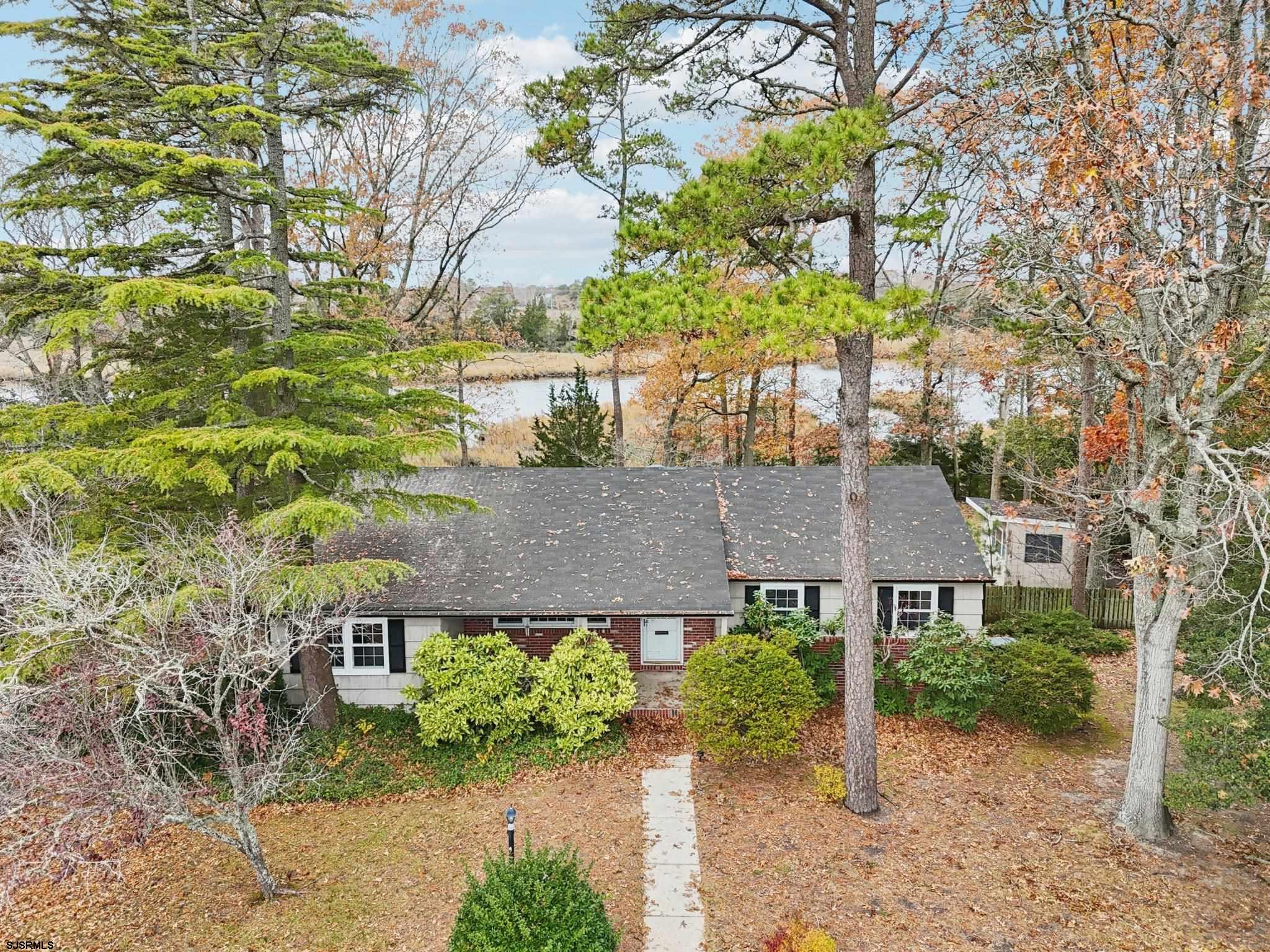  911 Bartlett Avenue - Linwood