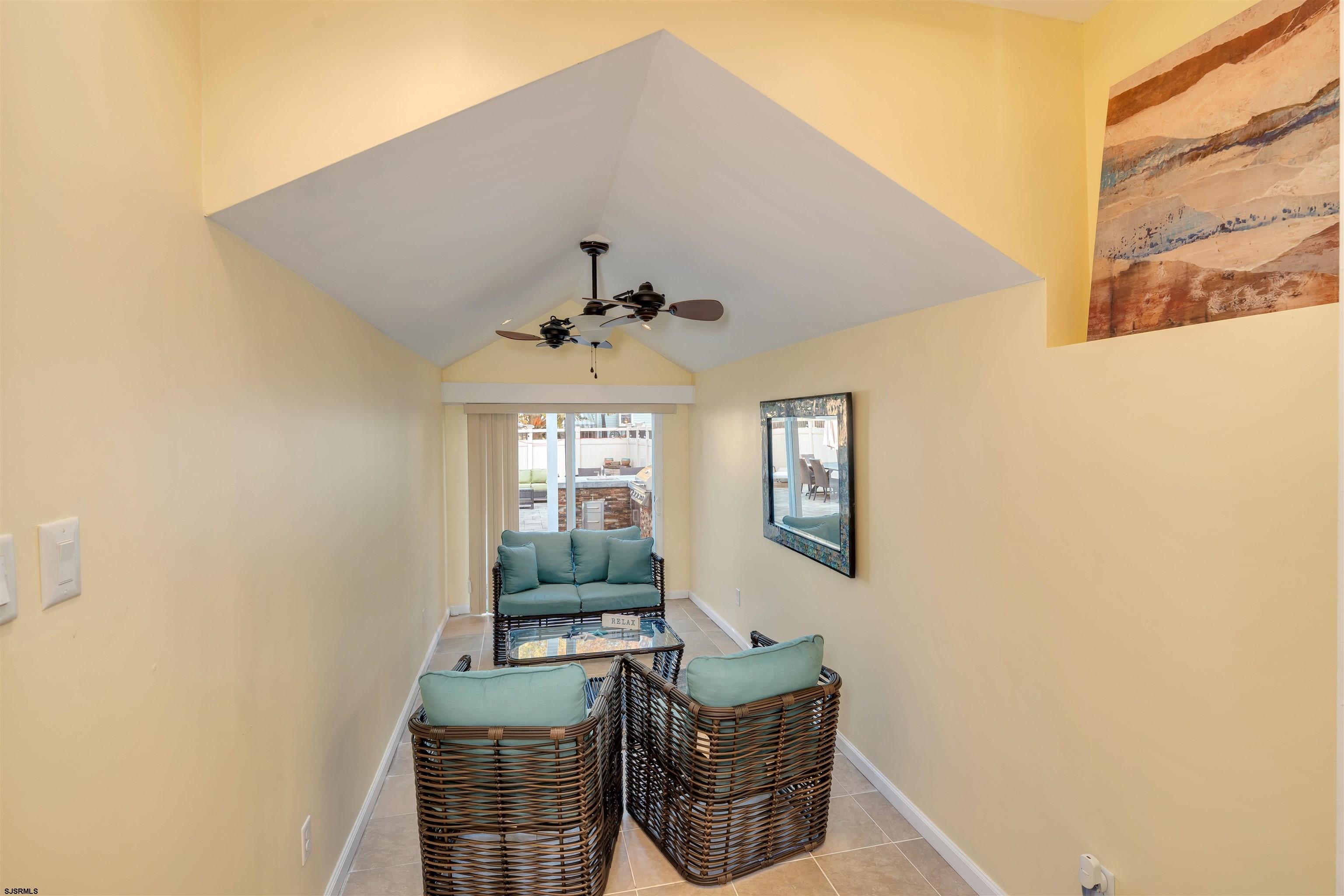 229 N Fredericksburg Ave