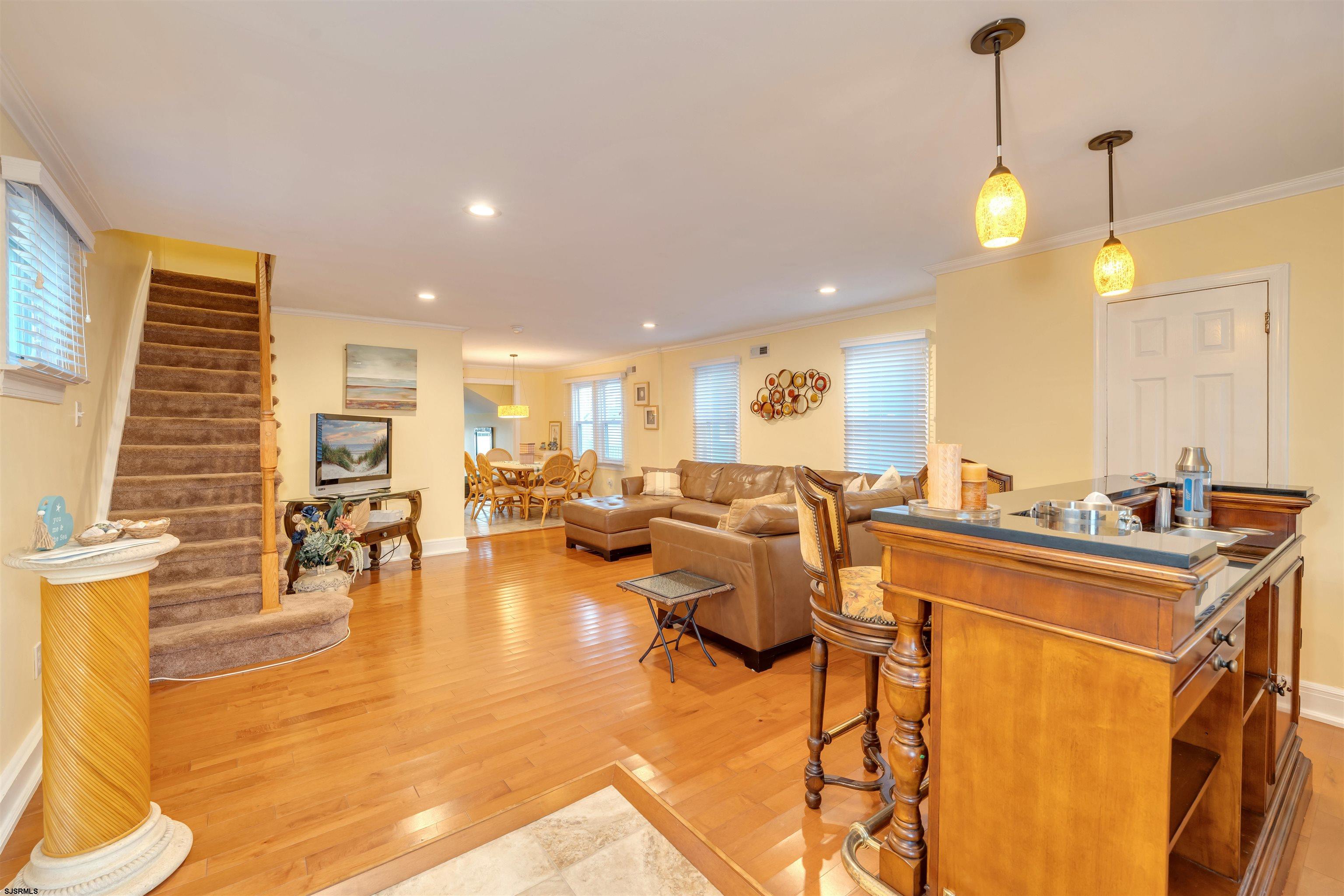 229 N Fredericksburg Ave