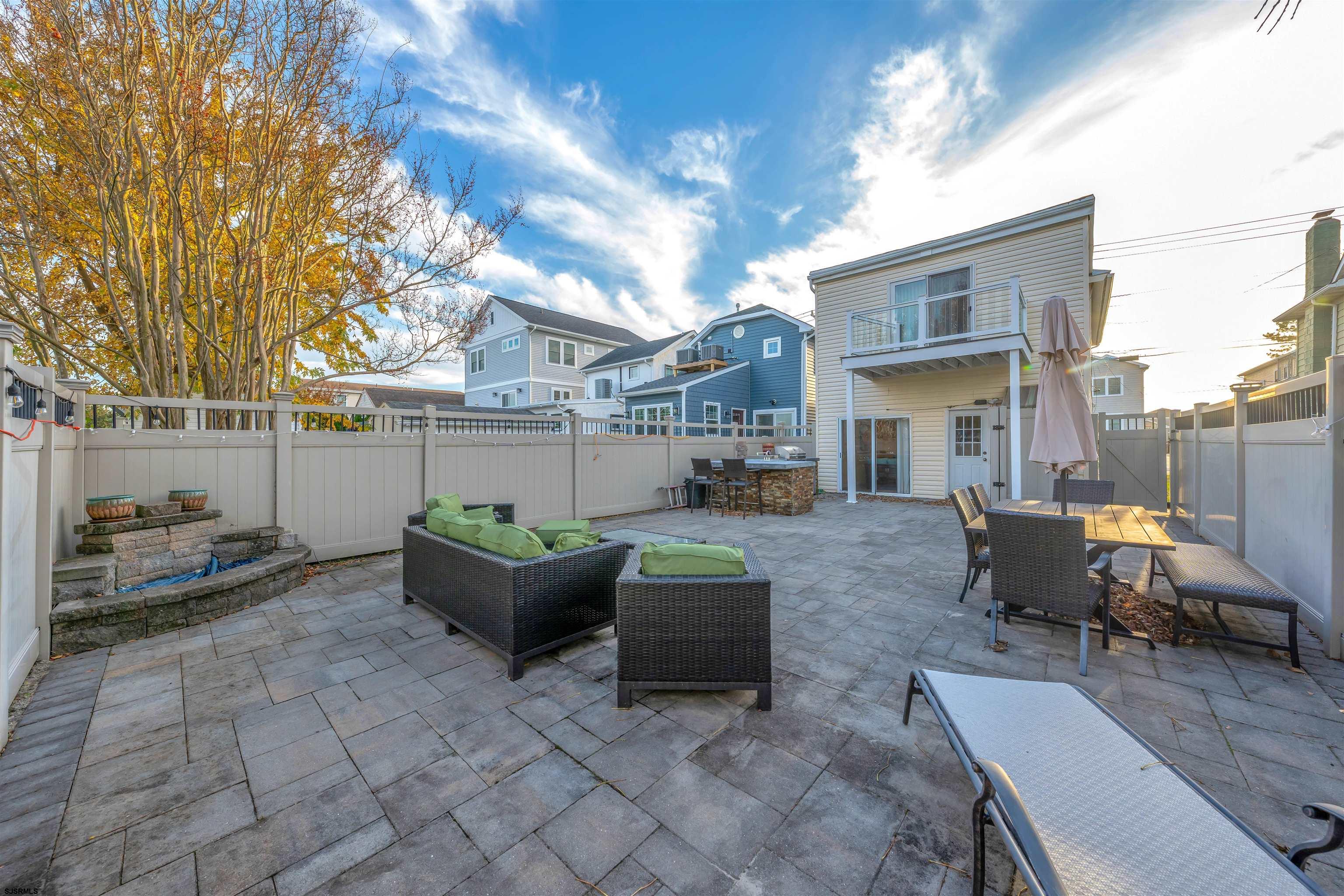 229 N Fredericksburg Ave