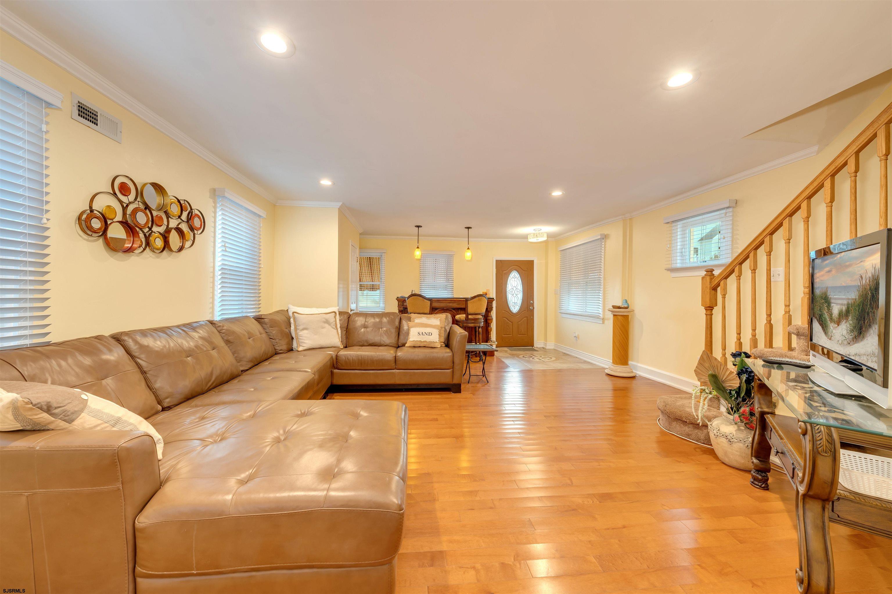 229 N Fredericksburg Ave