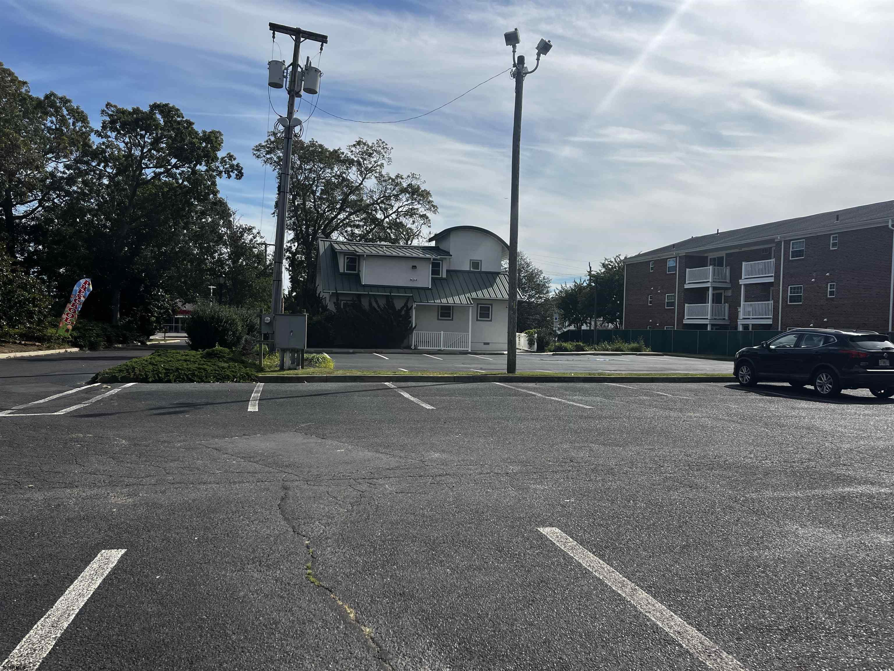 519 Shore Rd Road - Picture 2