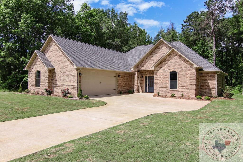 1048 Brown Dr, Wake Village, TX 75503
