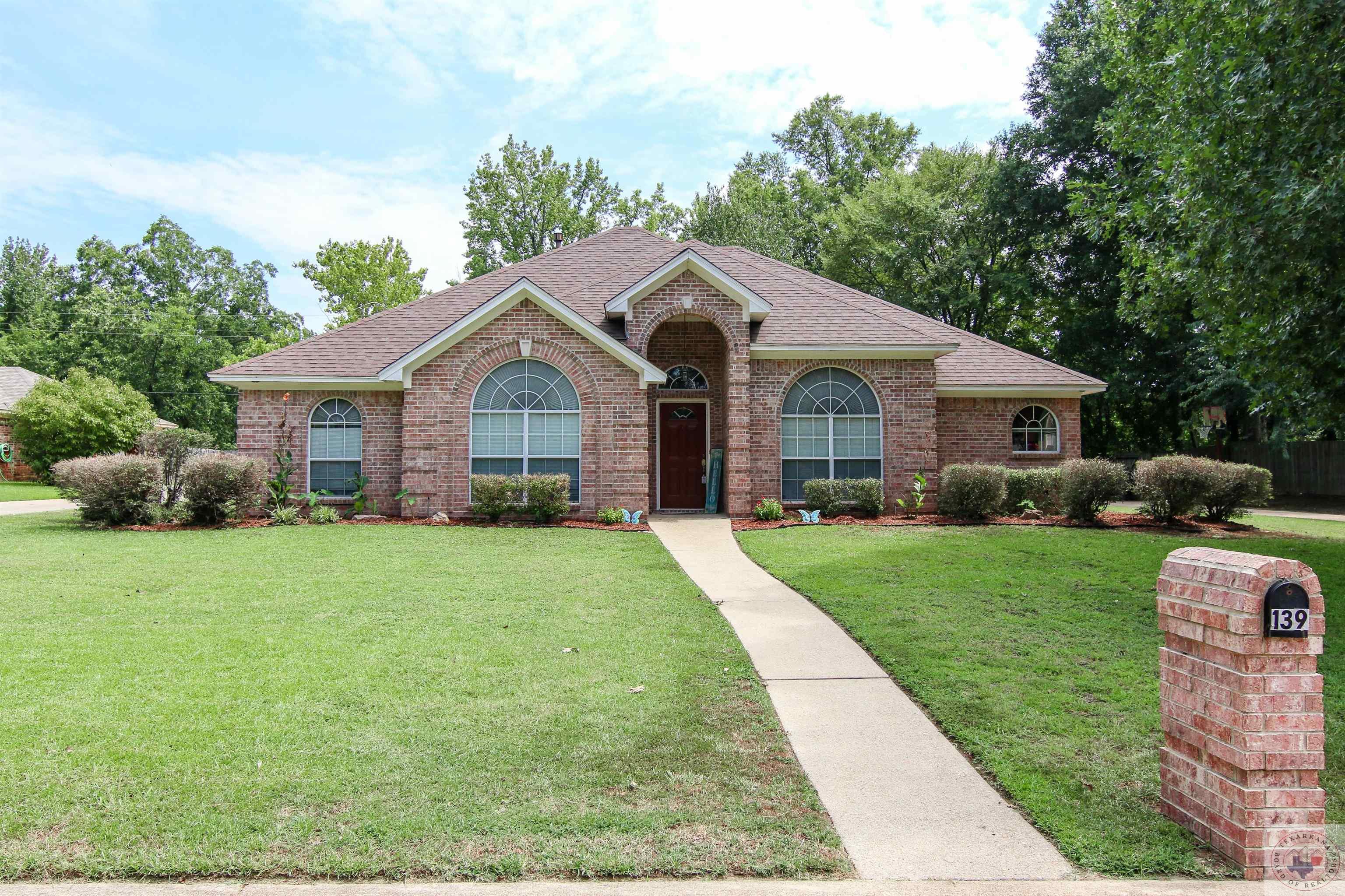 139 Westline Rd, Wake Village, TX 75501