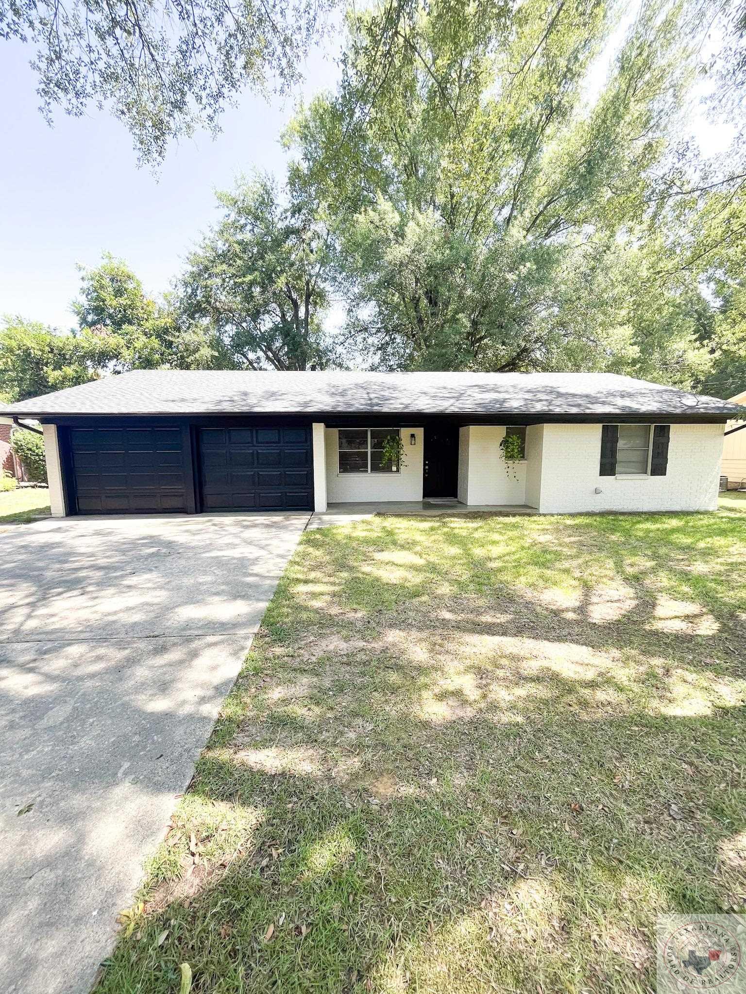 110 Hall St, New Boston, TX 75570