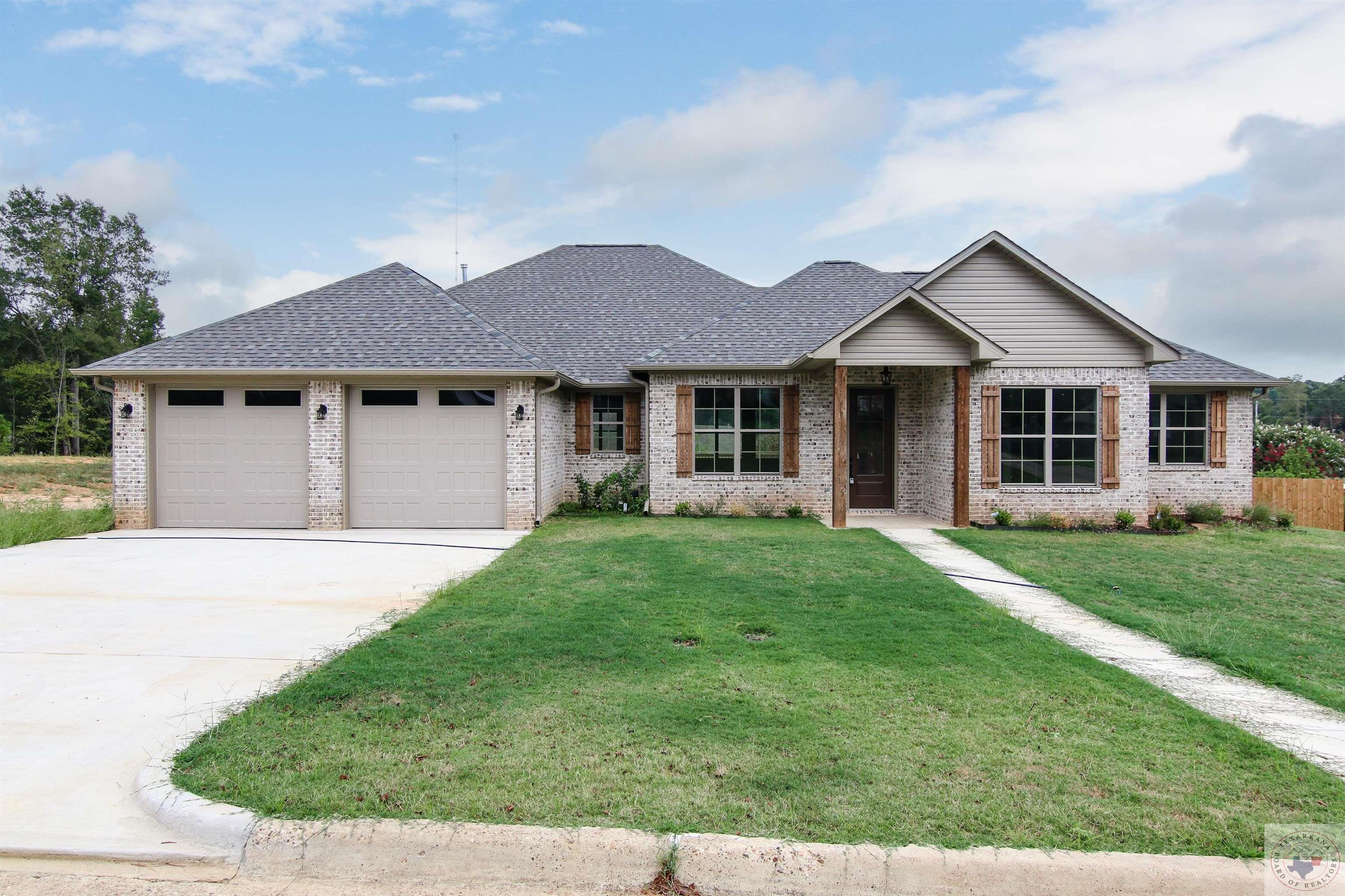 42 Williams Cir, Wake Village, TX 75501