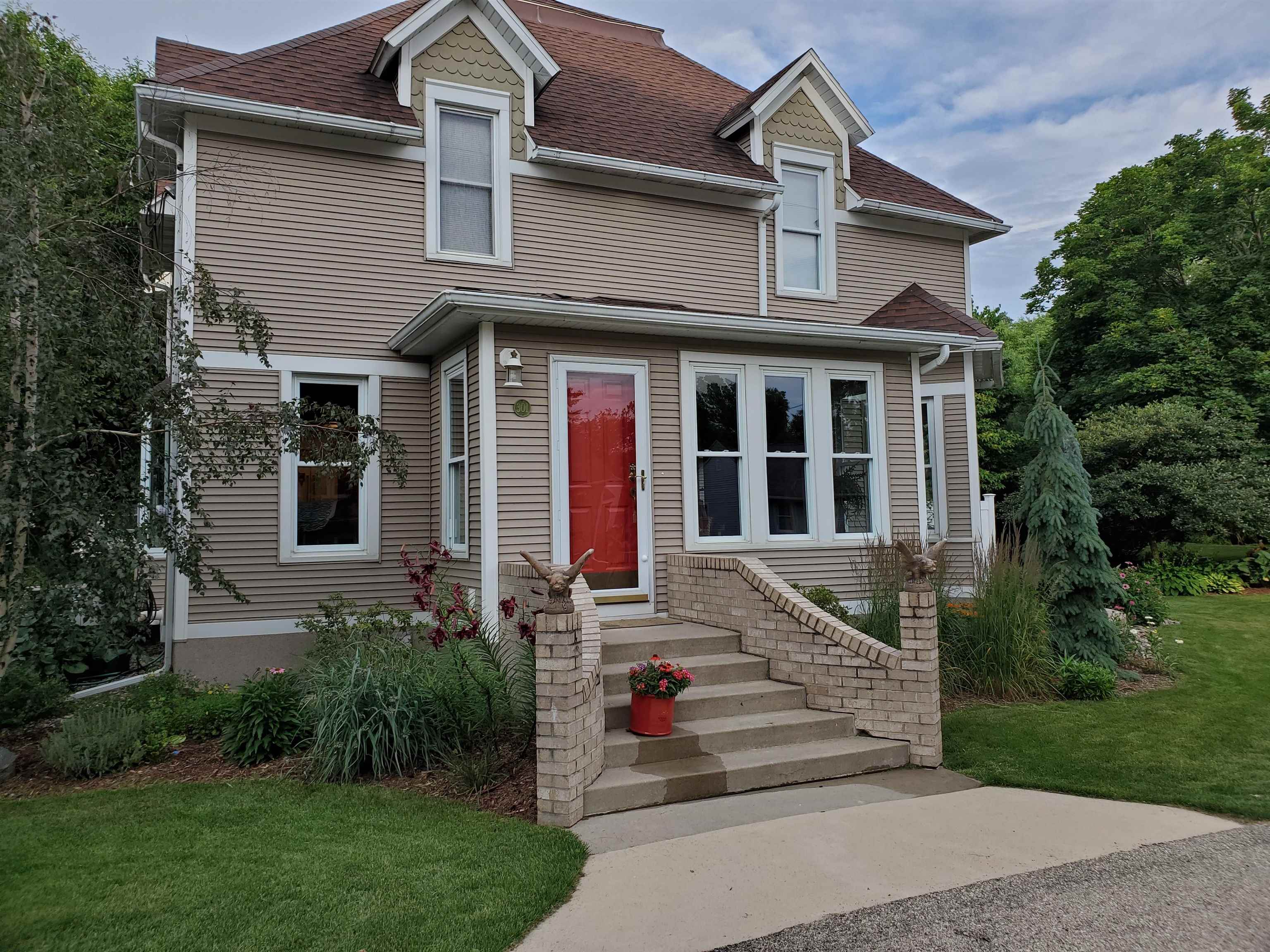 301 Park Avenue, Rowley, IA Ruhl&Ruhl