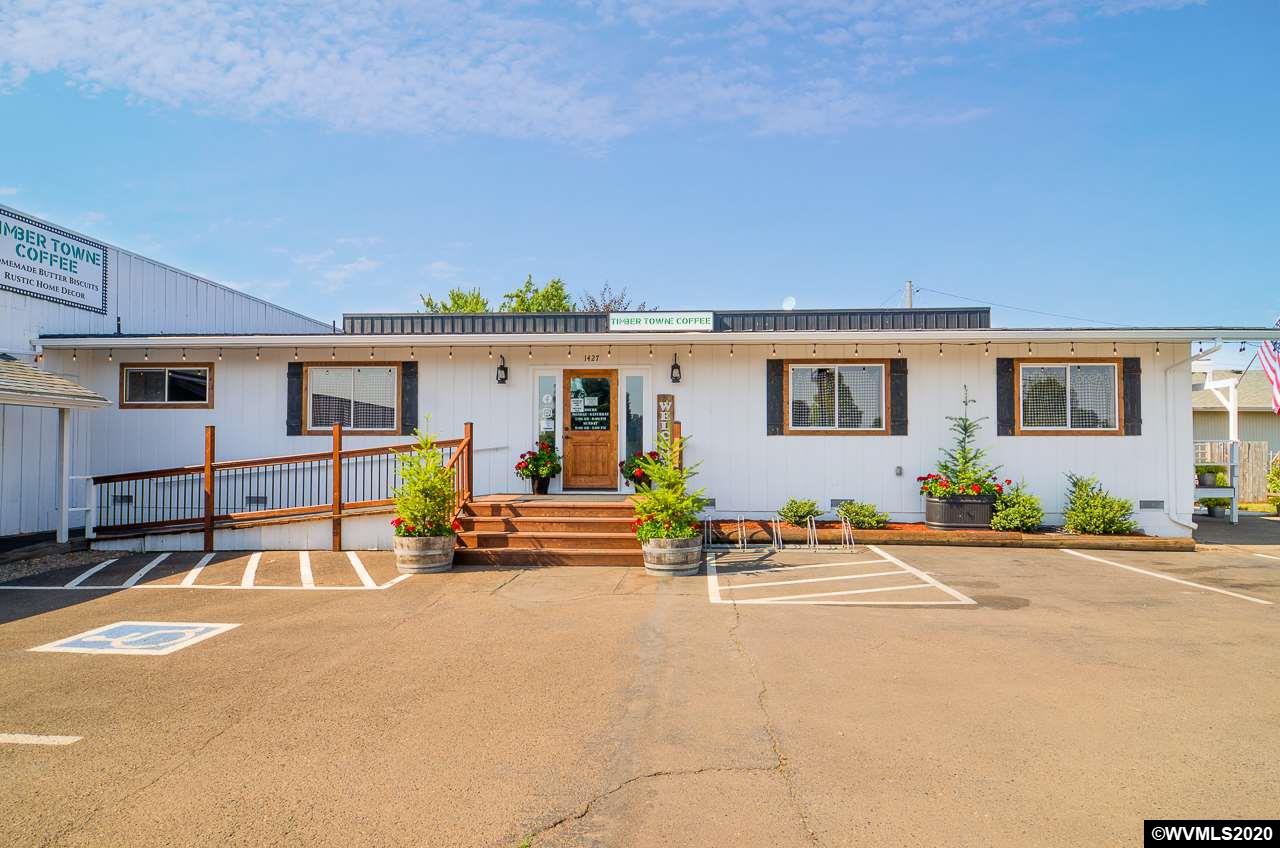 1427 Main St
