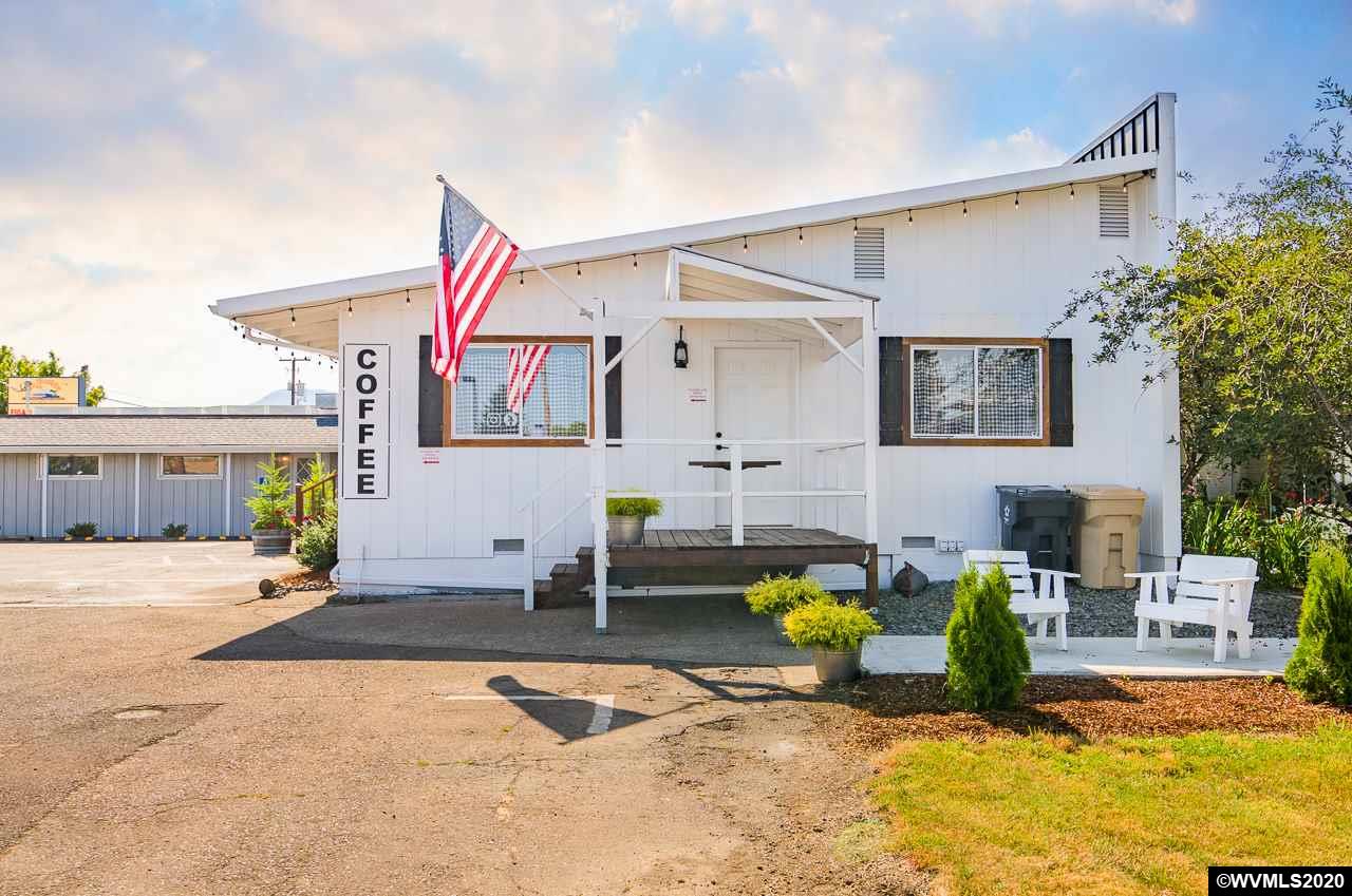 1427 Main St