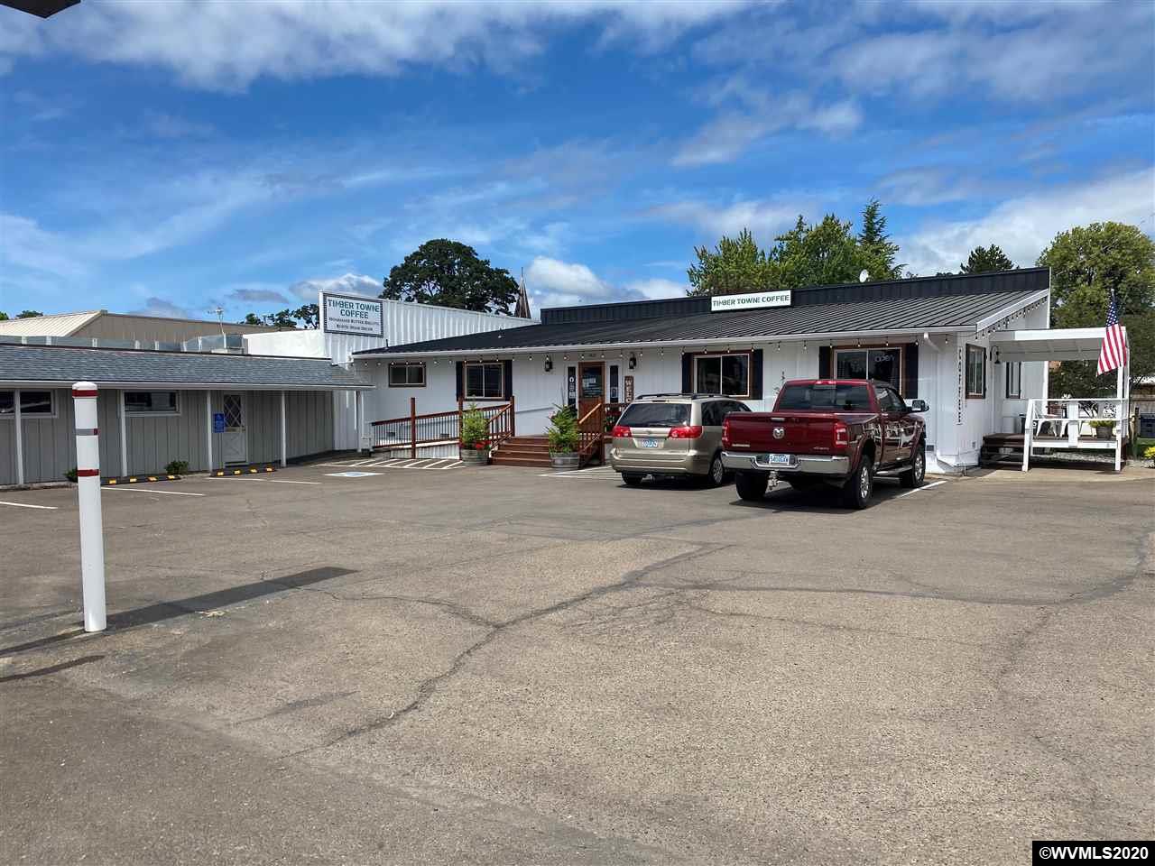 1427 Main St