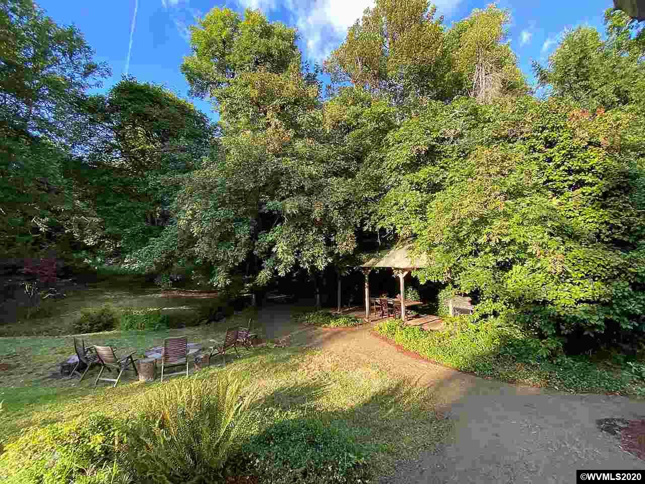 7420 NW Mountain View Dr