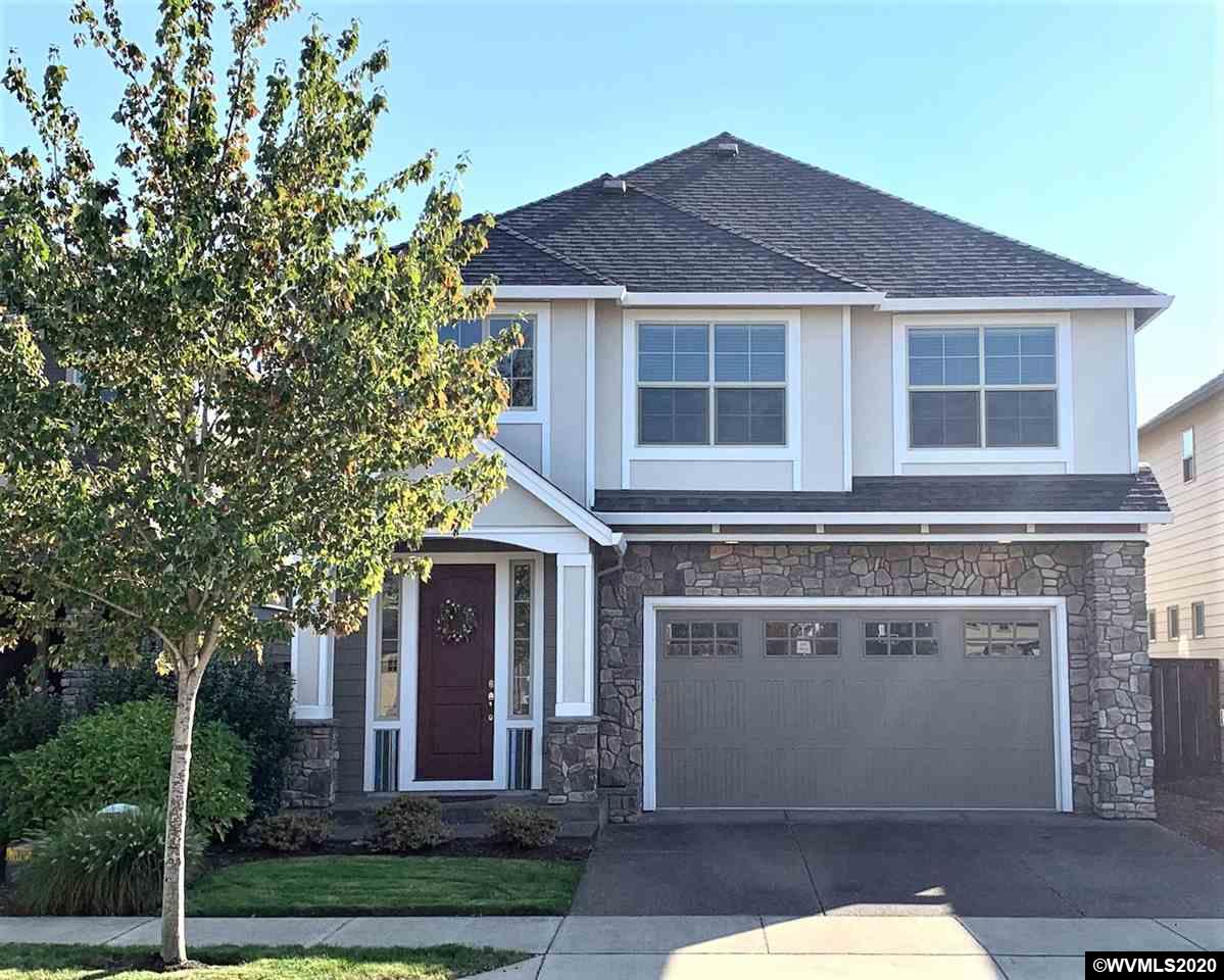 933 SE Bayshore Cl