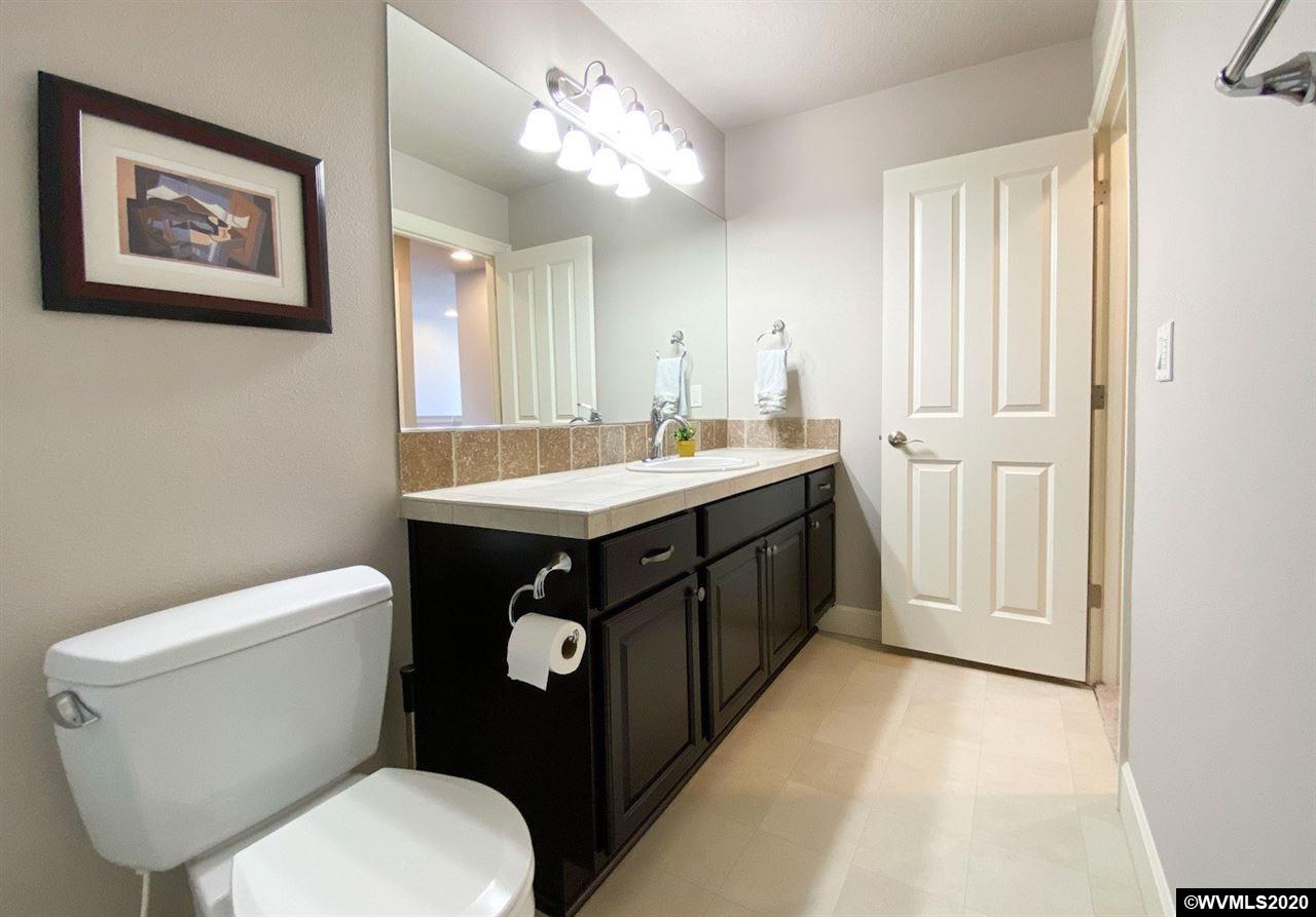 933 SE Bayshore Cl