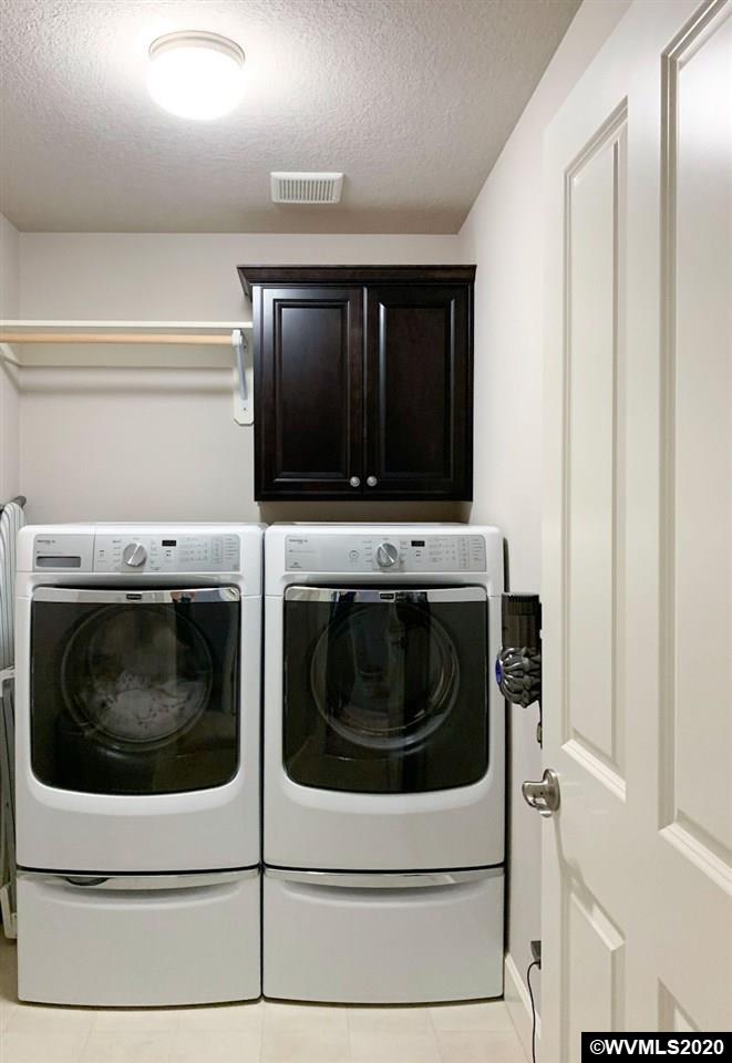 933 SE Bayshore Cl