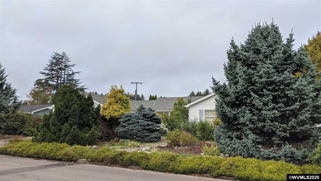 147 Cloverdale Dr NE