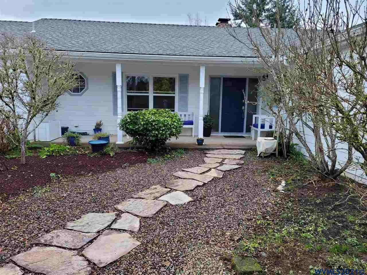 147 Cloverdale Dr NE