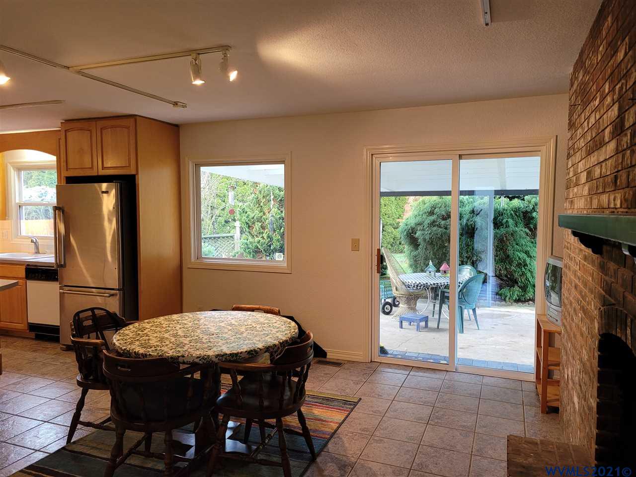 147 Cloverdale Dr NE