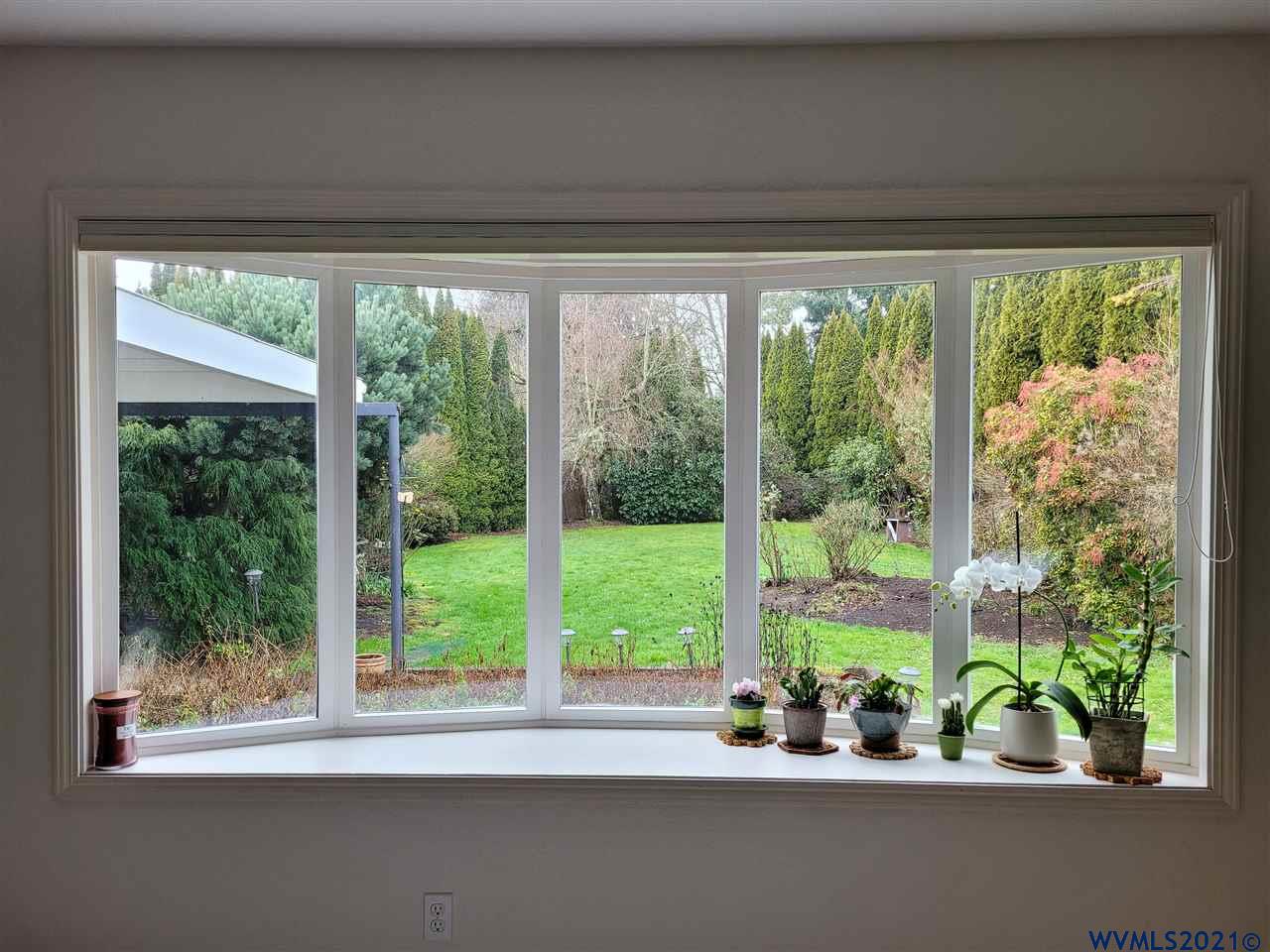 147 Cloverdale Dr NE
