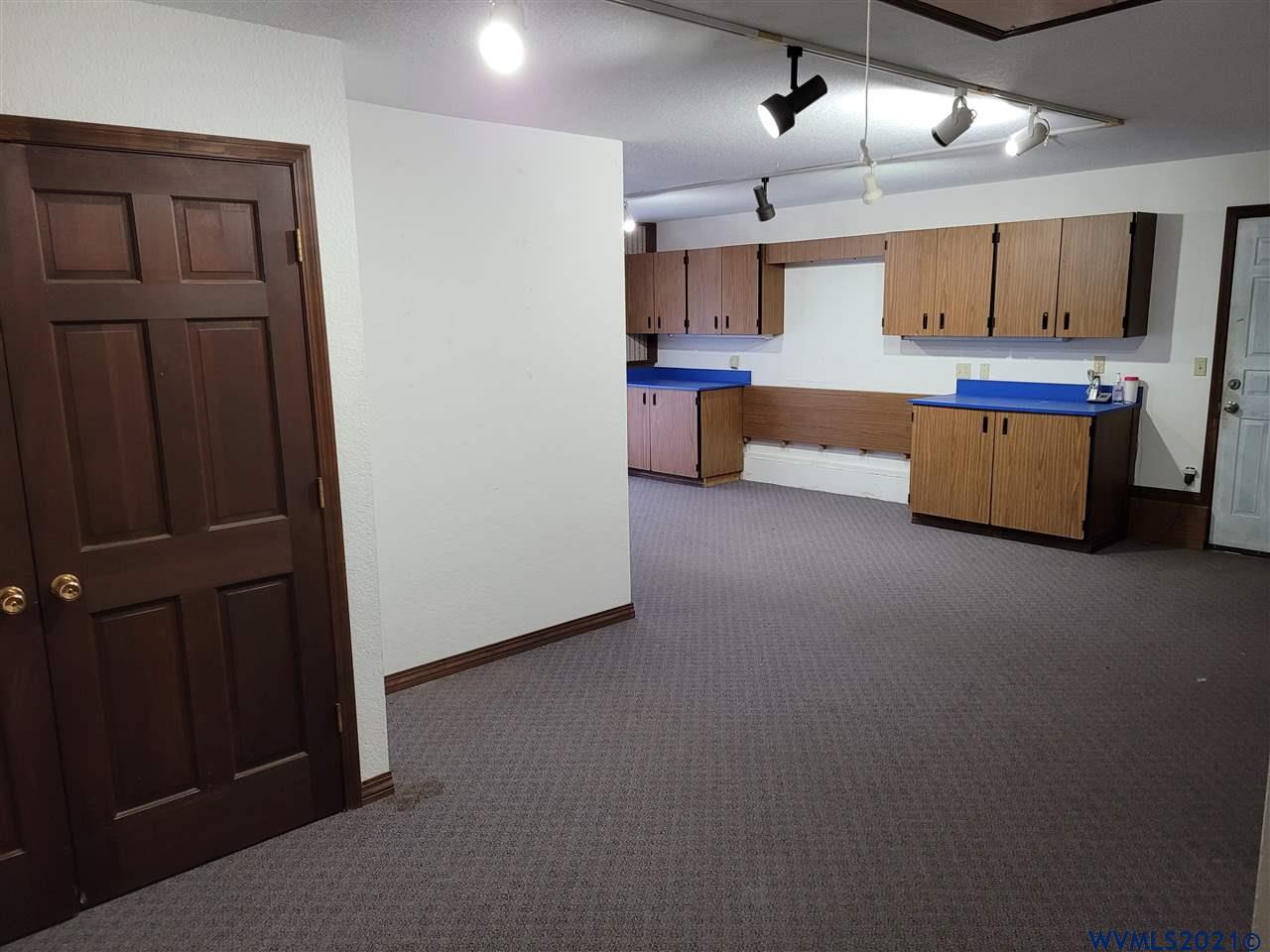 147 Cloverdale Dr NE