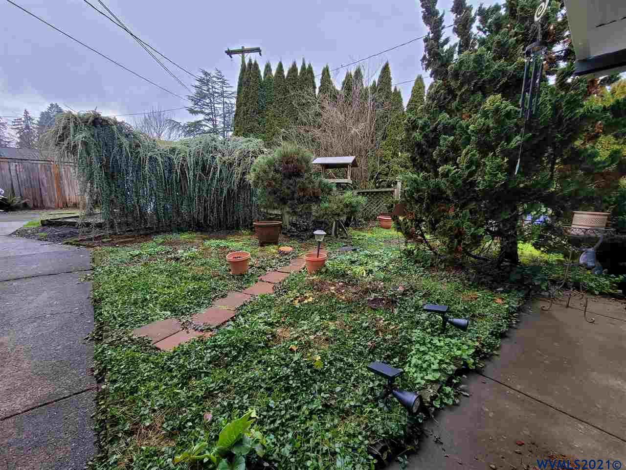 147 Cloverdale Dr NE