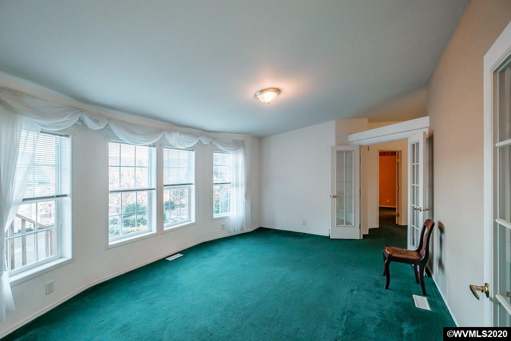 735 10th Av