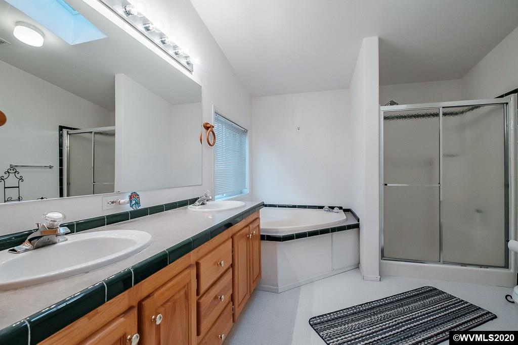 735 10th Av