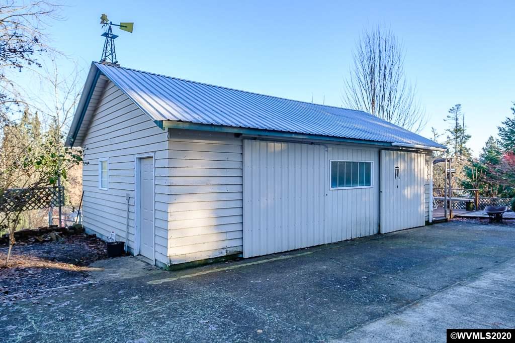 735 10th Av