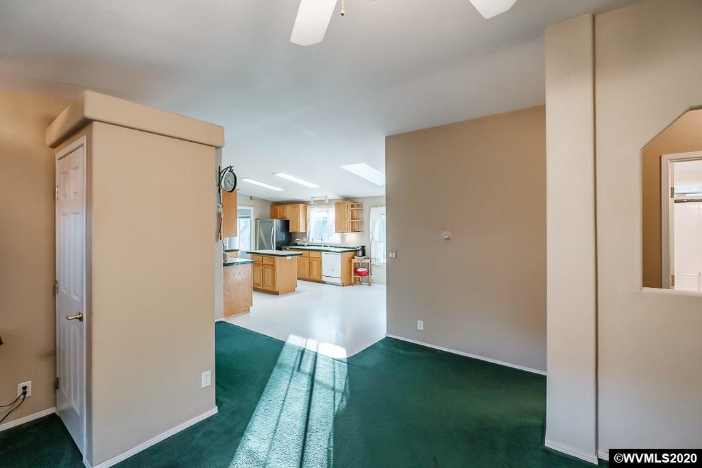 735 10th Av