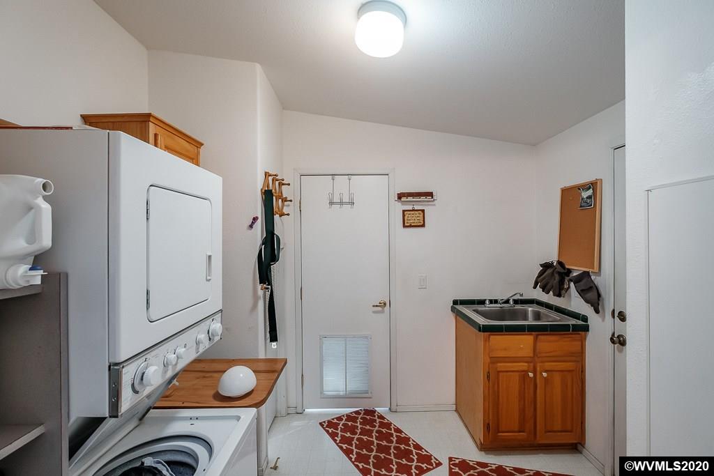 735 10th Av