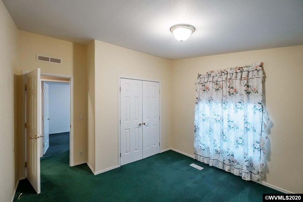 735 10th Av