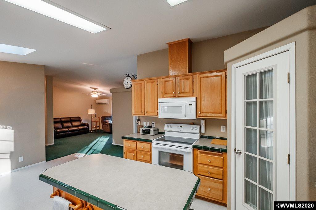 735 10th Av