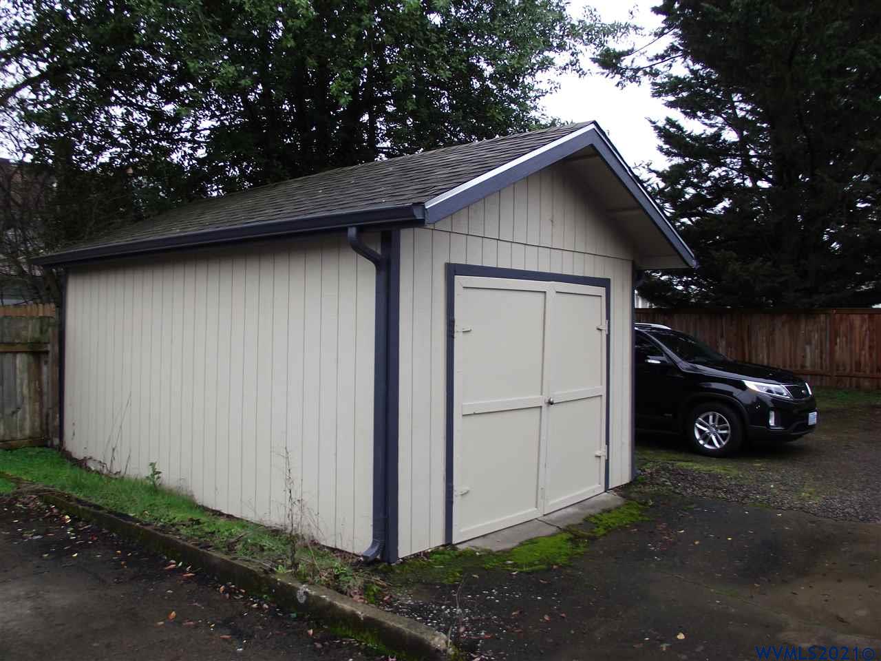 930 9th Av SW