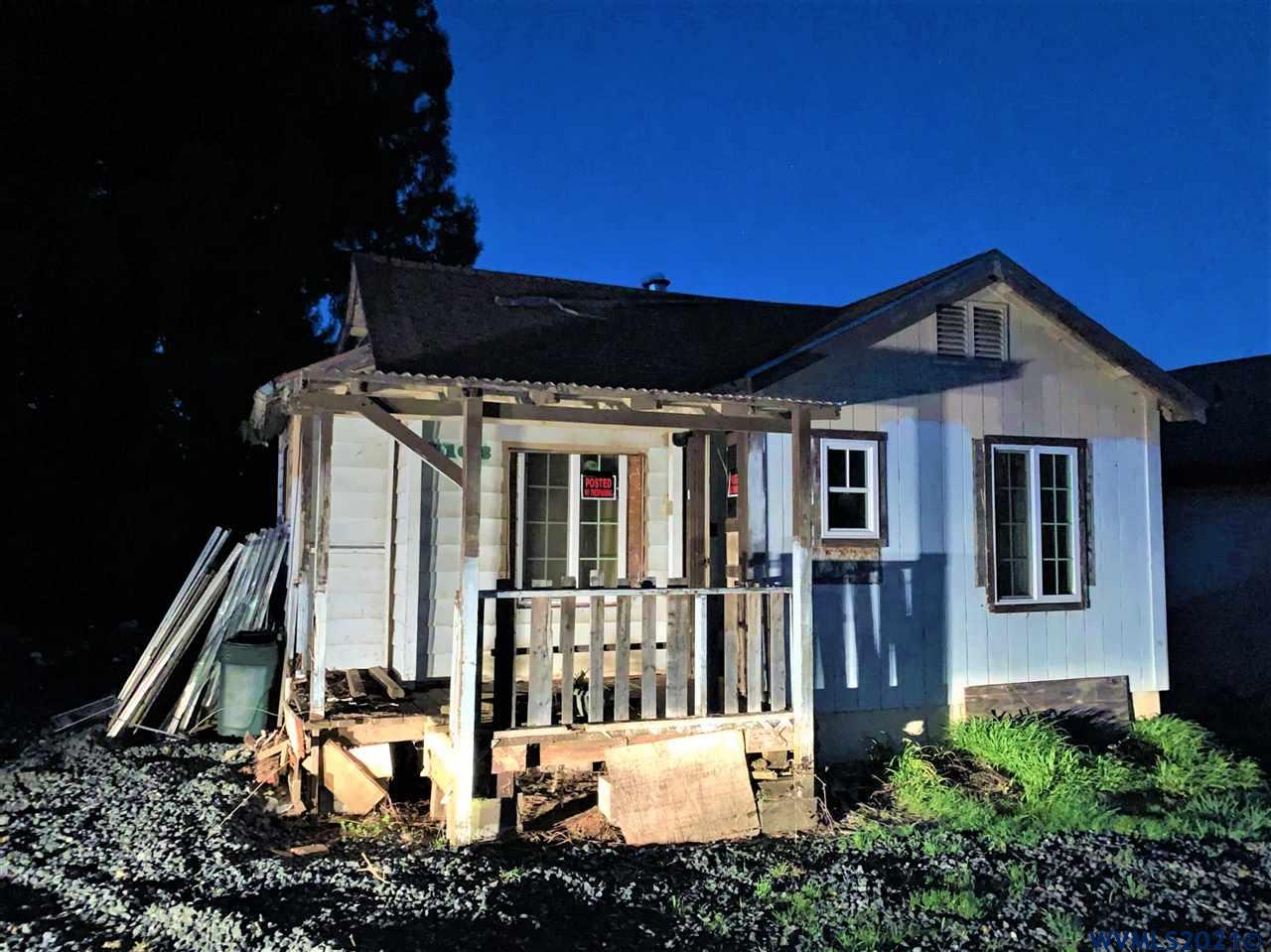 Residence For sale - - 2 Bedrooms - 1 Bathroom - Price $104,500 - 4565