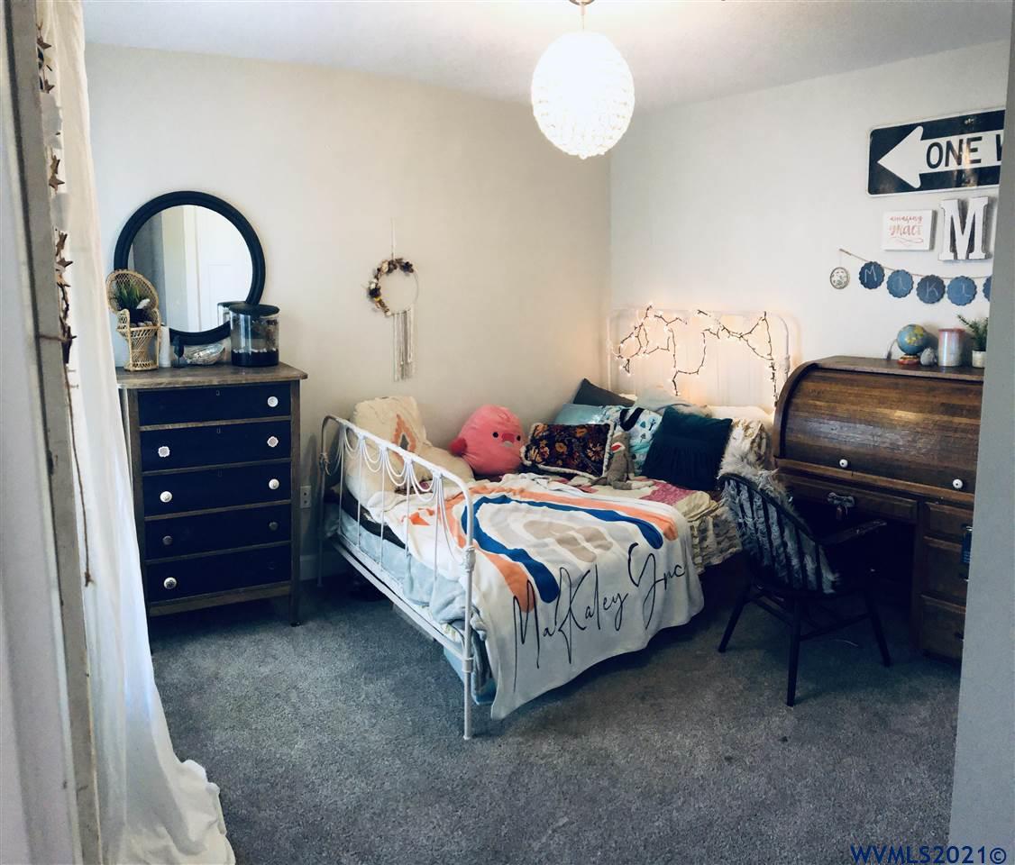 1026 Robbins Wy